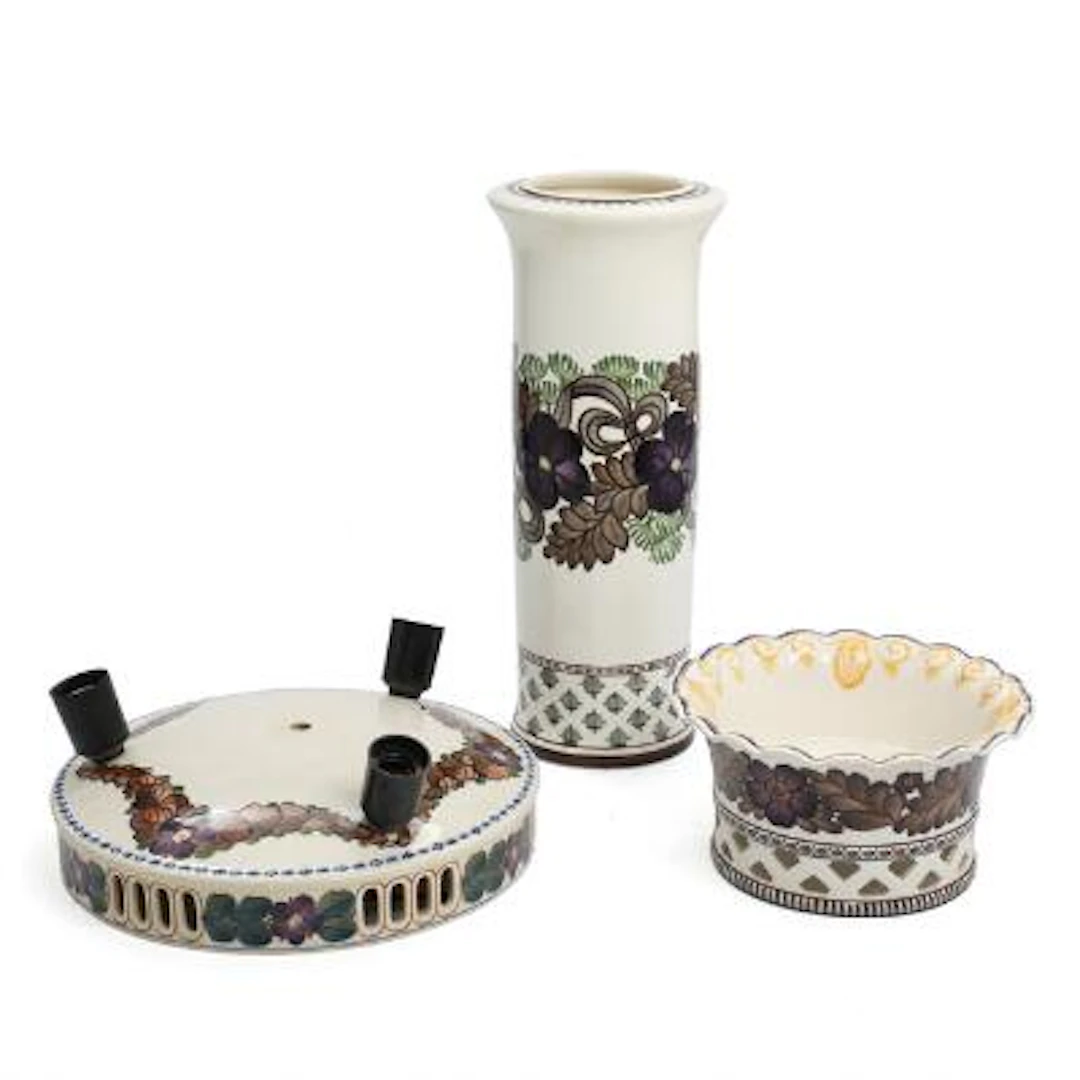 Cylindrical vase, fruit bowl and ceiling lamp in faience. Aluminia.