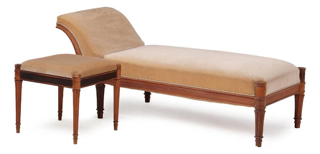 Daybed and stool in mahogany. Empire style, early 20th century. H.
