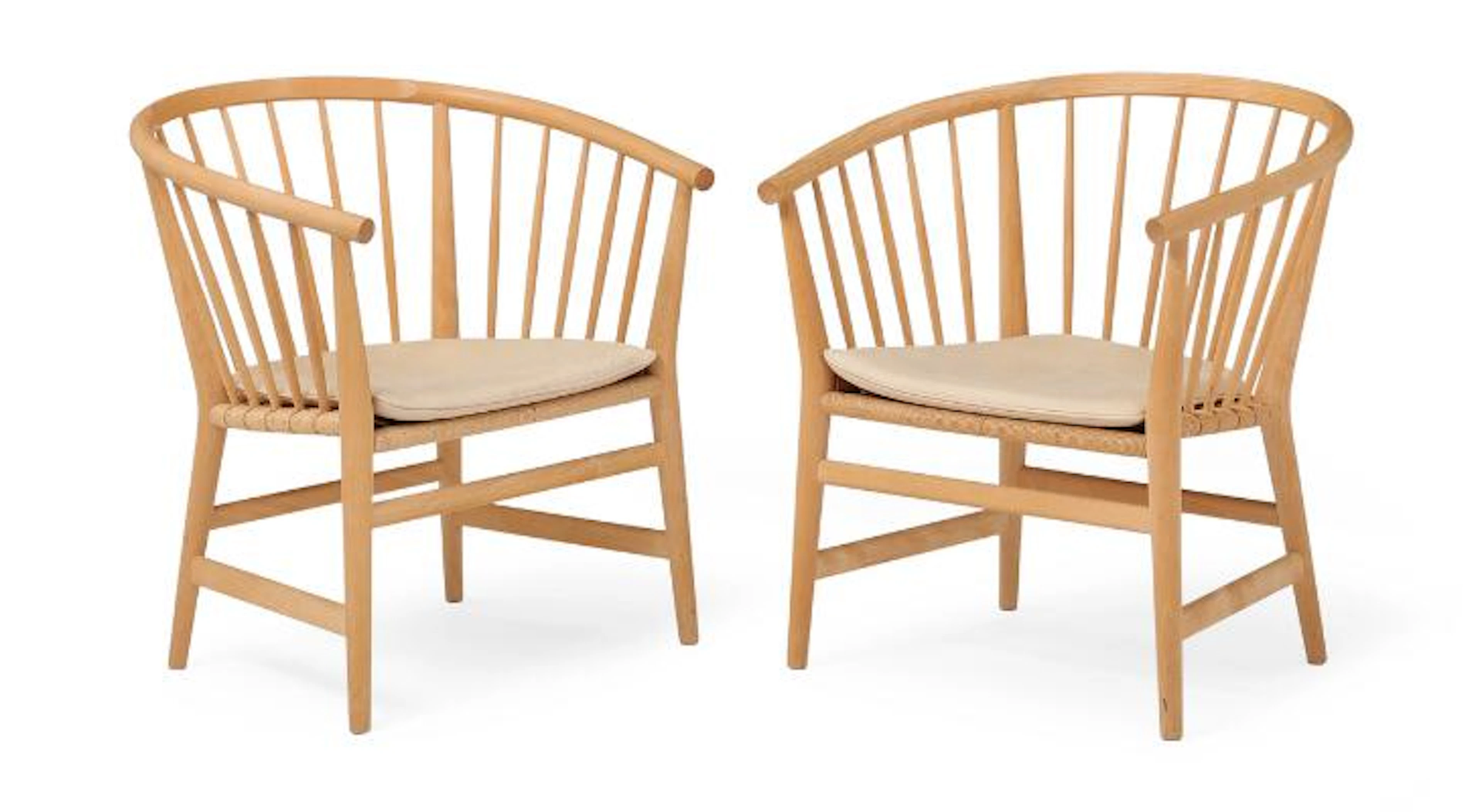 Hans J. Wegner: "PP 112". A pair of beech armchairs, back and sides