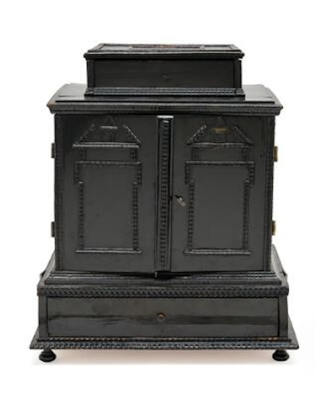 Small Baroque cabinet in painted black wood. Front with two doors