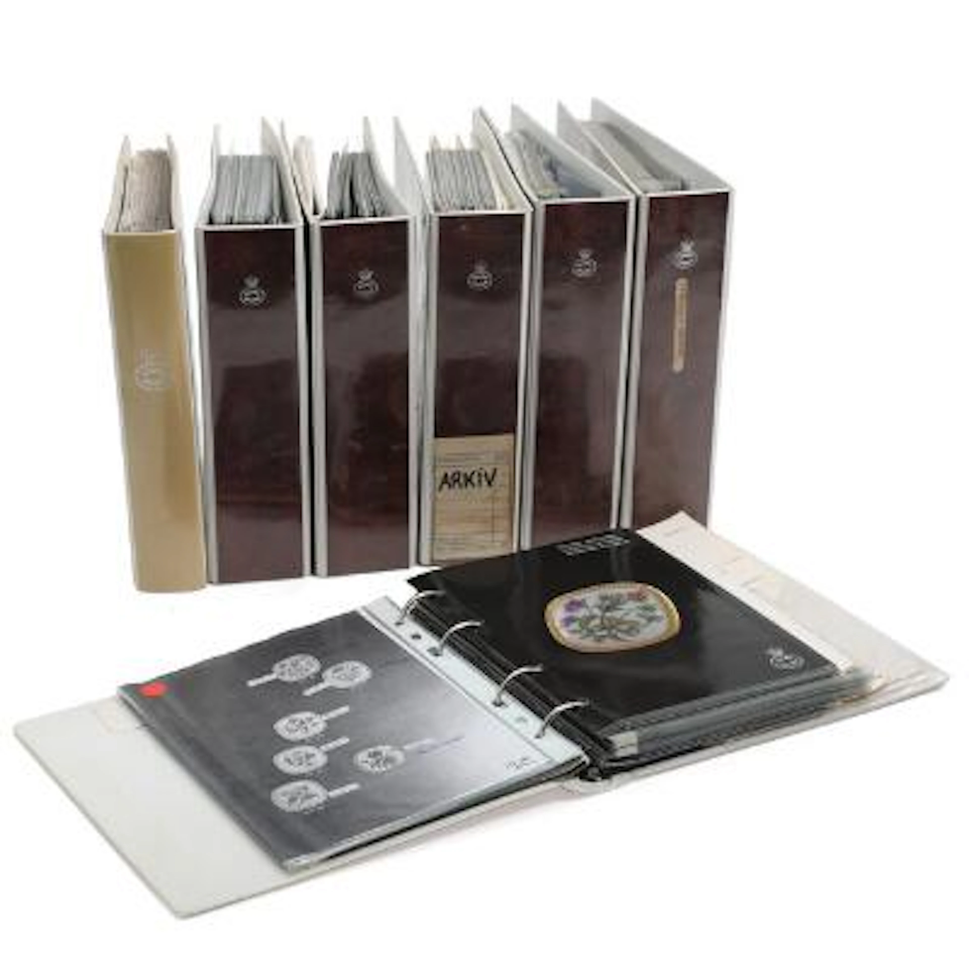 Seven binders with dealer brochures from Georg Jensen. Partly with
