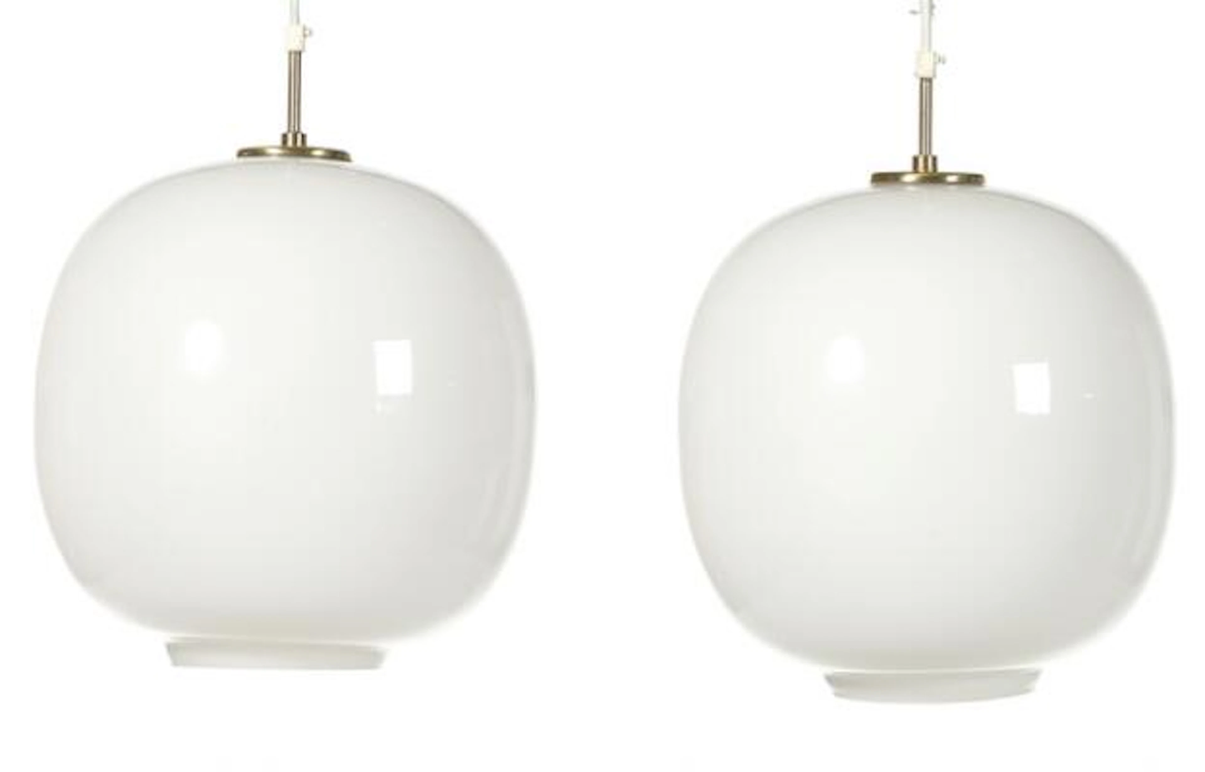 Vilhelm Lauritzen: "Radiohus pendant". A pair of pendants with opal