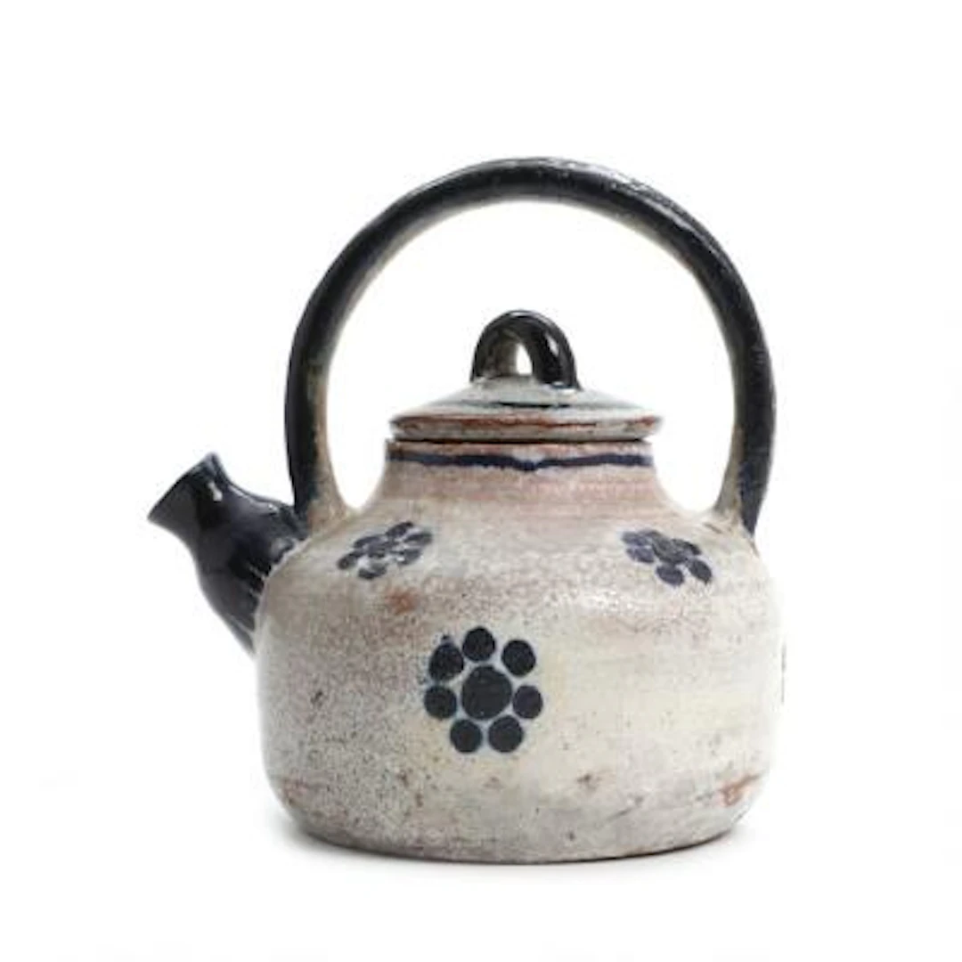 Gertrud Vasegaard: Small teapot in earthenware moulded with fixed