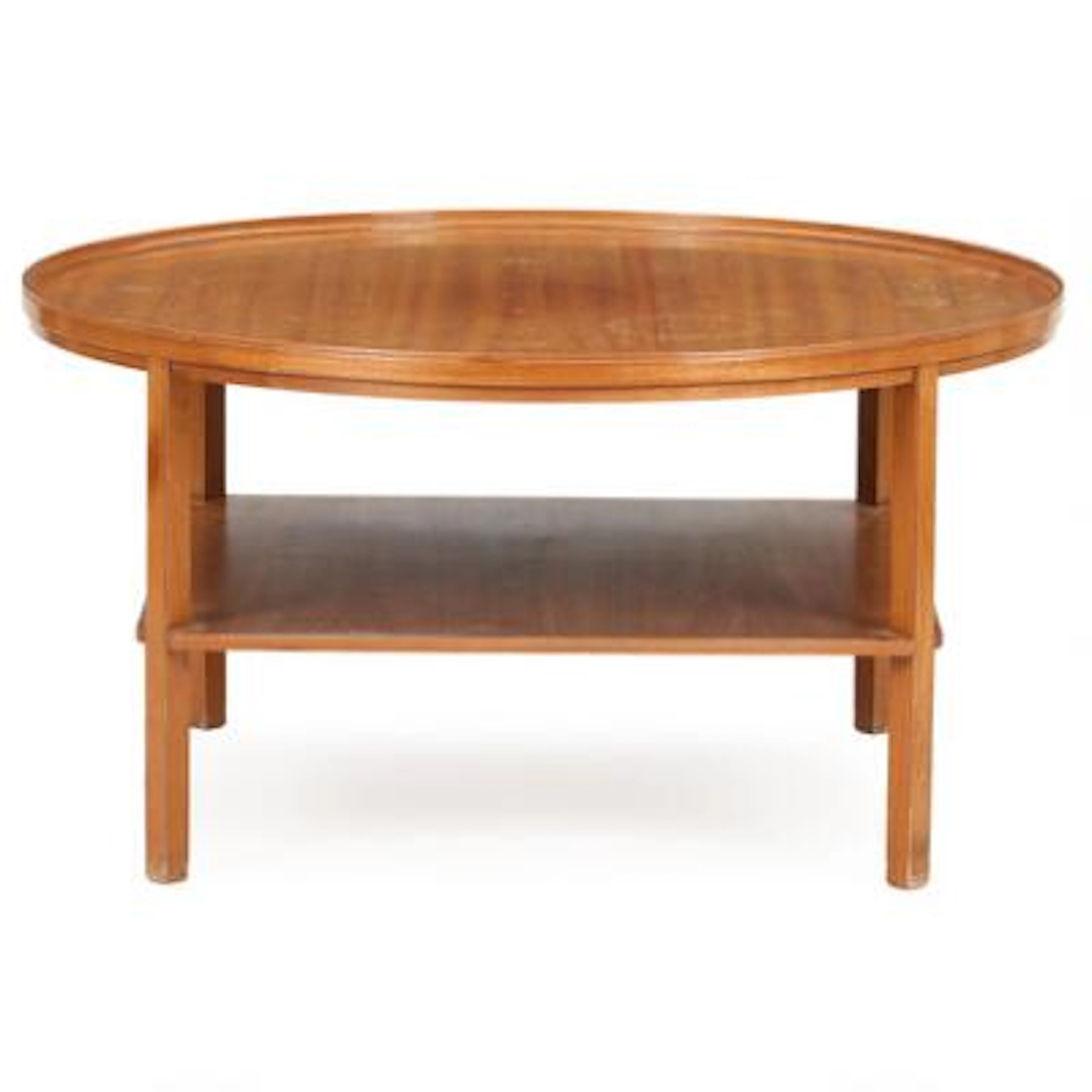 Kaare Klint: A mahogany coffee table with underlying shelf. H. 52.