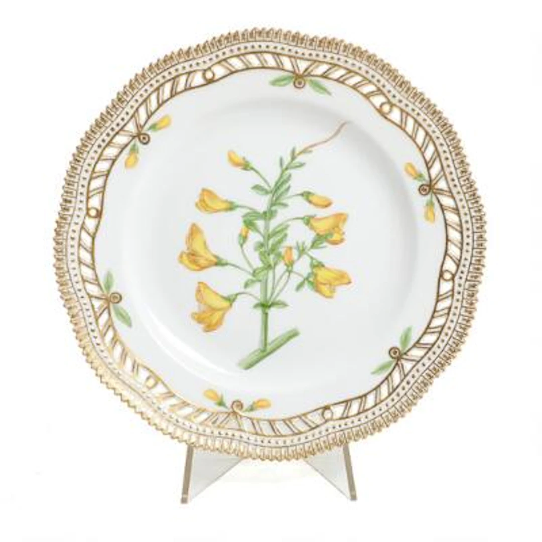 "Flora Danica". Luncheon plate in porcelain. Pierced rim. 3554. Royal