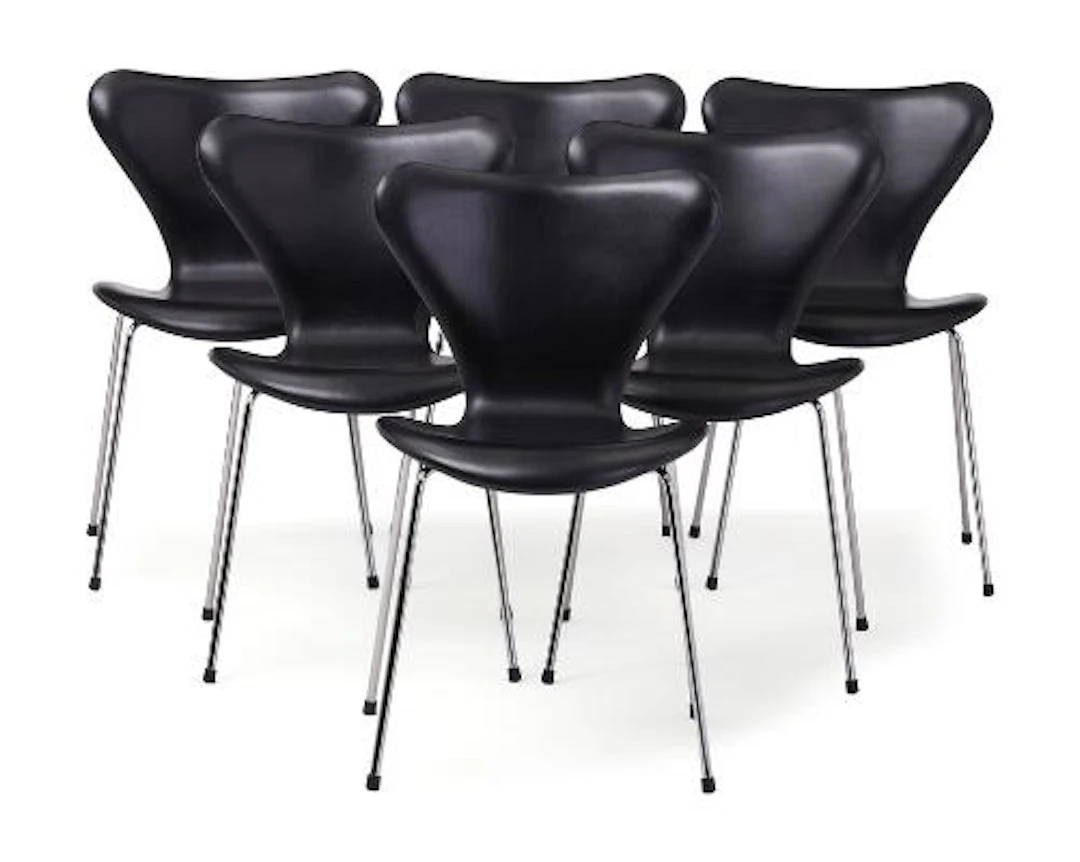 Arne Jacobsen: "The Seven Chair". Set of six chairs with steel legs.