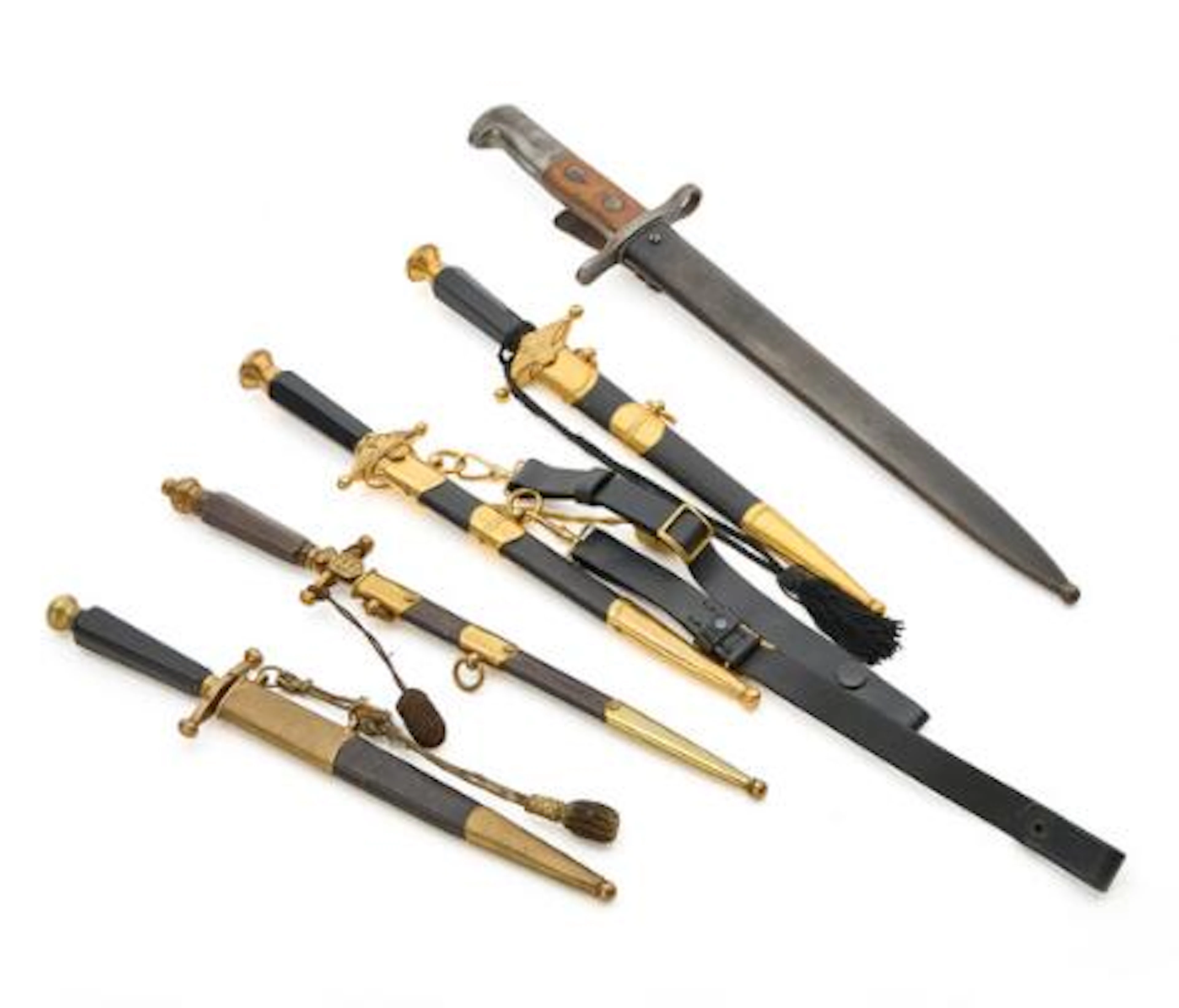Four Danish officer's daggers and a Swiss bayonet. – Bruun Rasmussen