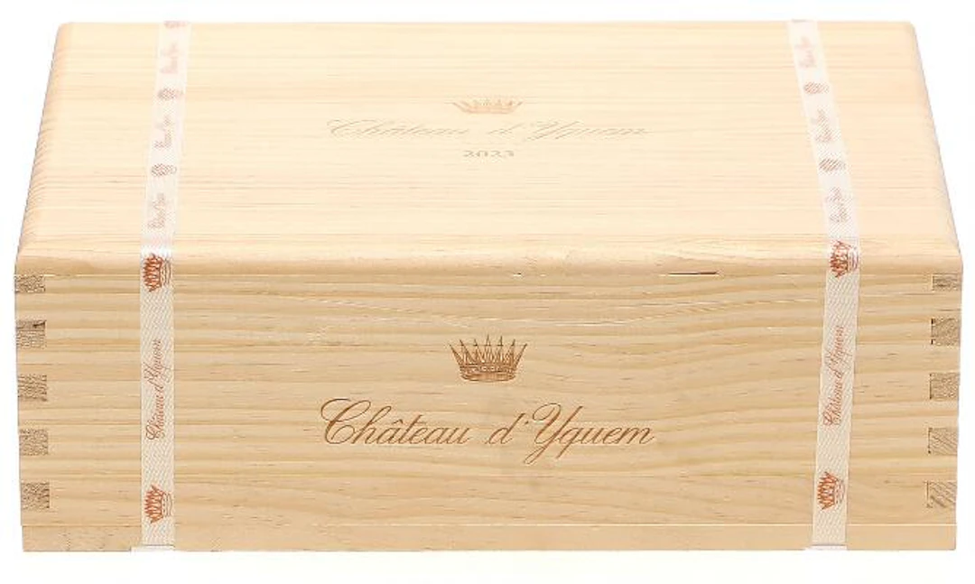 3 bts. Château d'Yquem, Sauternes. 1. Grand Cru Classé 2023 Owc. –