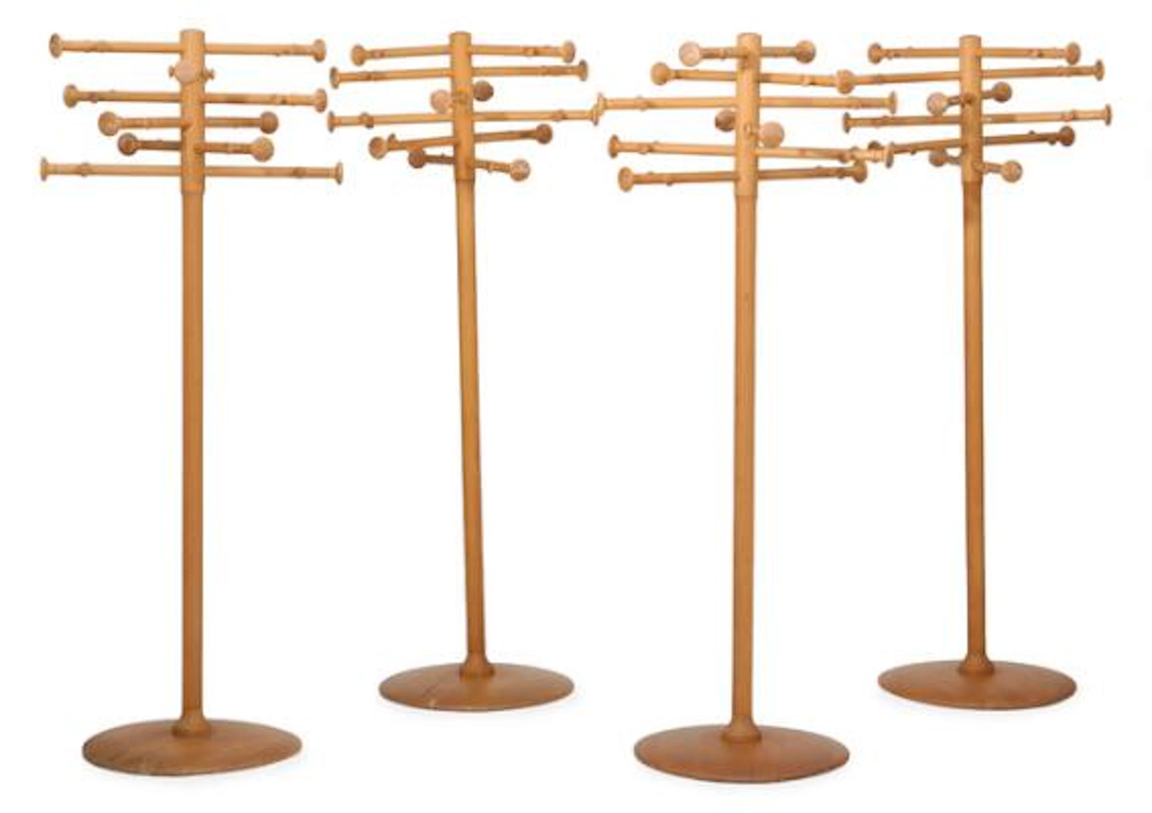 Nanna Ditzel: Four beech hall stands. Designed 1963. H. 166 cm. –