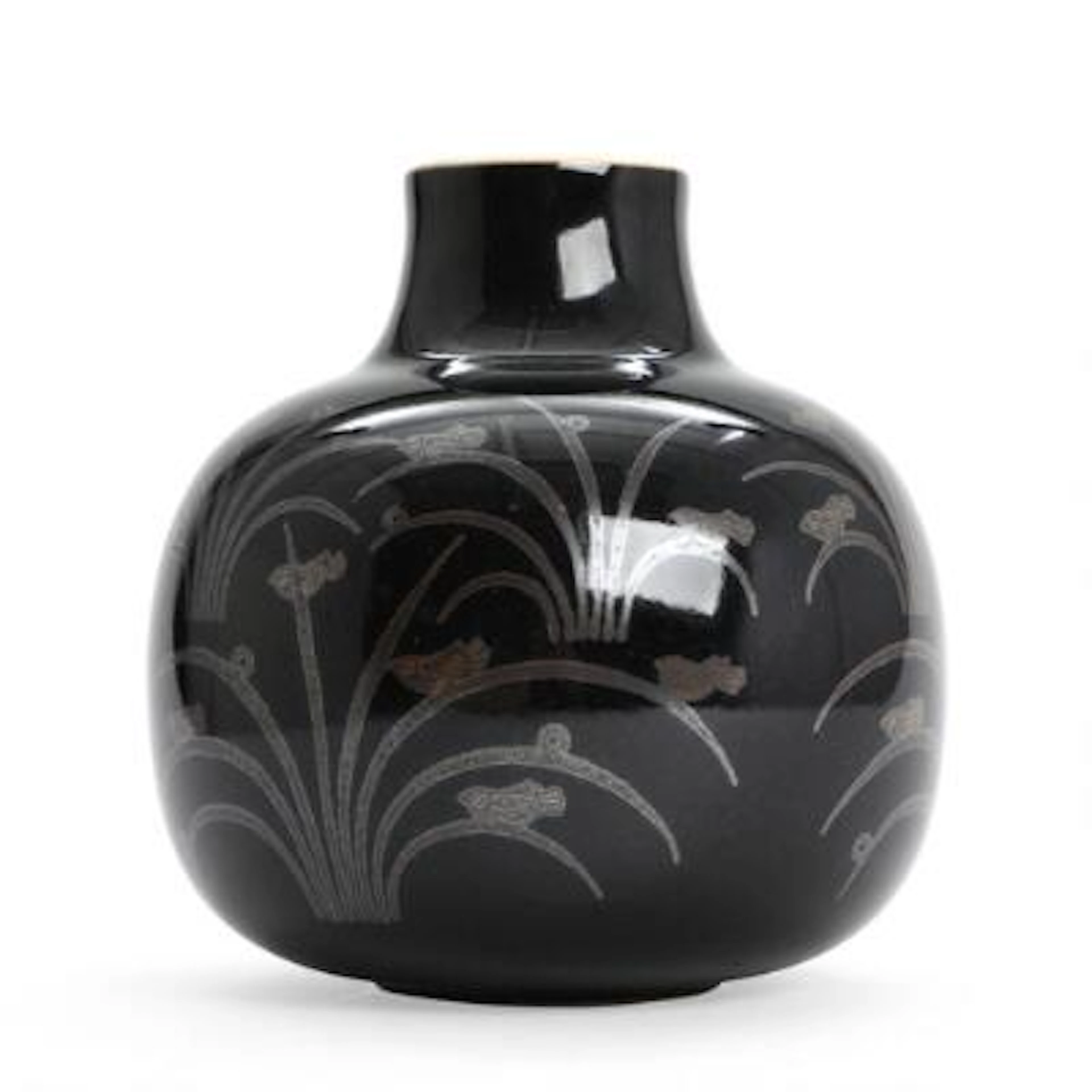 Snorre Stephensen: A porcelain vase, decorated with birds and foliage
