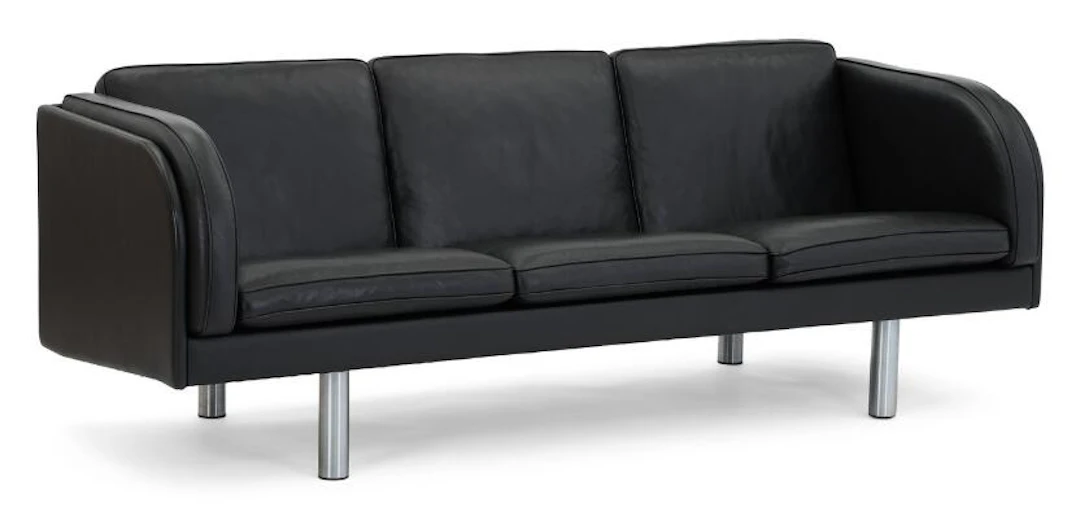 Jørgen Gammelgaard: Three-seater sofa with round stell legs. Upholstered