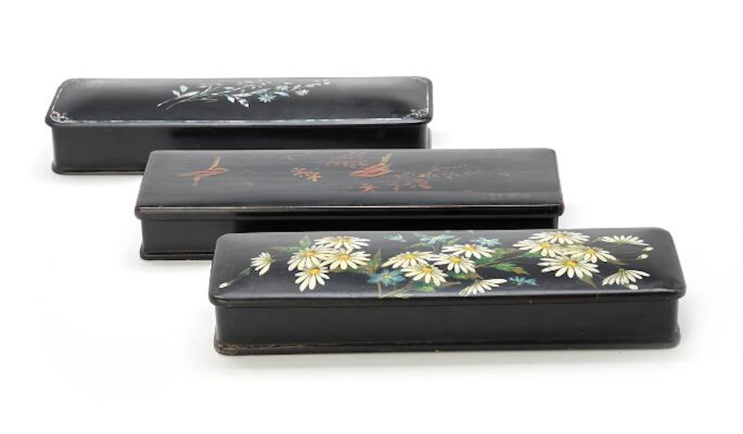 Three Japanese lacquer glove-boxes. Meiji/Taisho. L. approx. 30 cm.