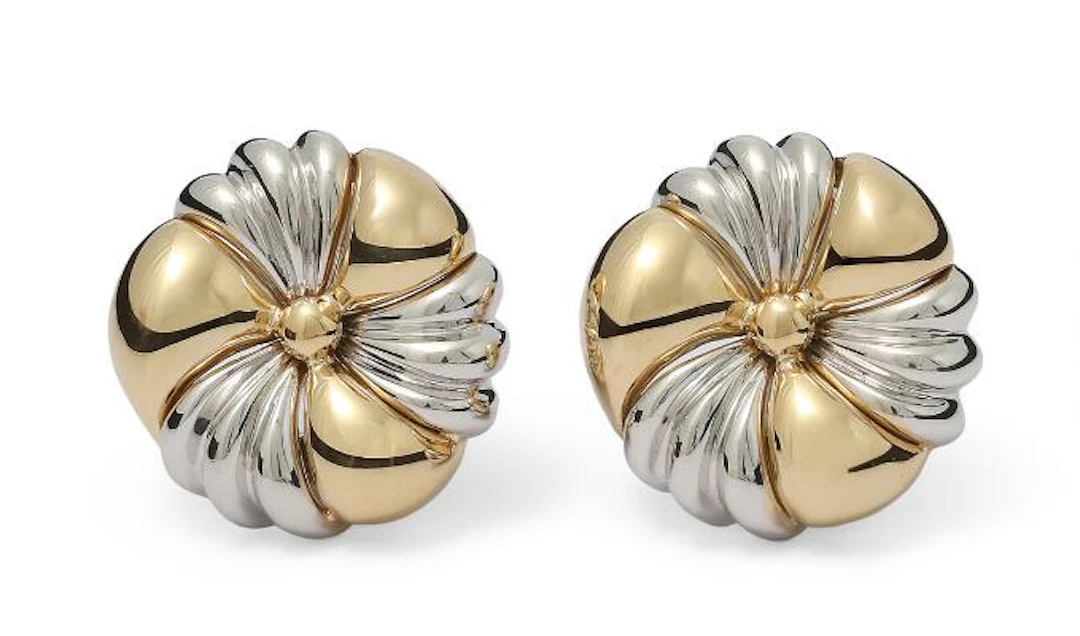 Reeslev: A pair ear clips of 14k gold and white gold. Weight in total