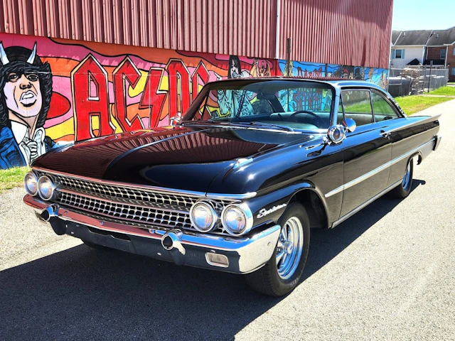 1961 Ford Galaxie Starliner