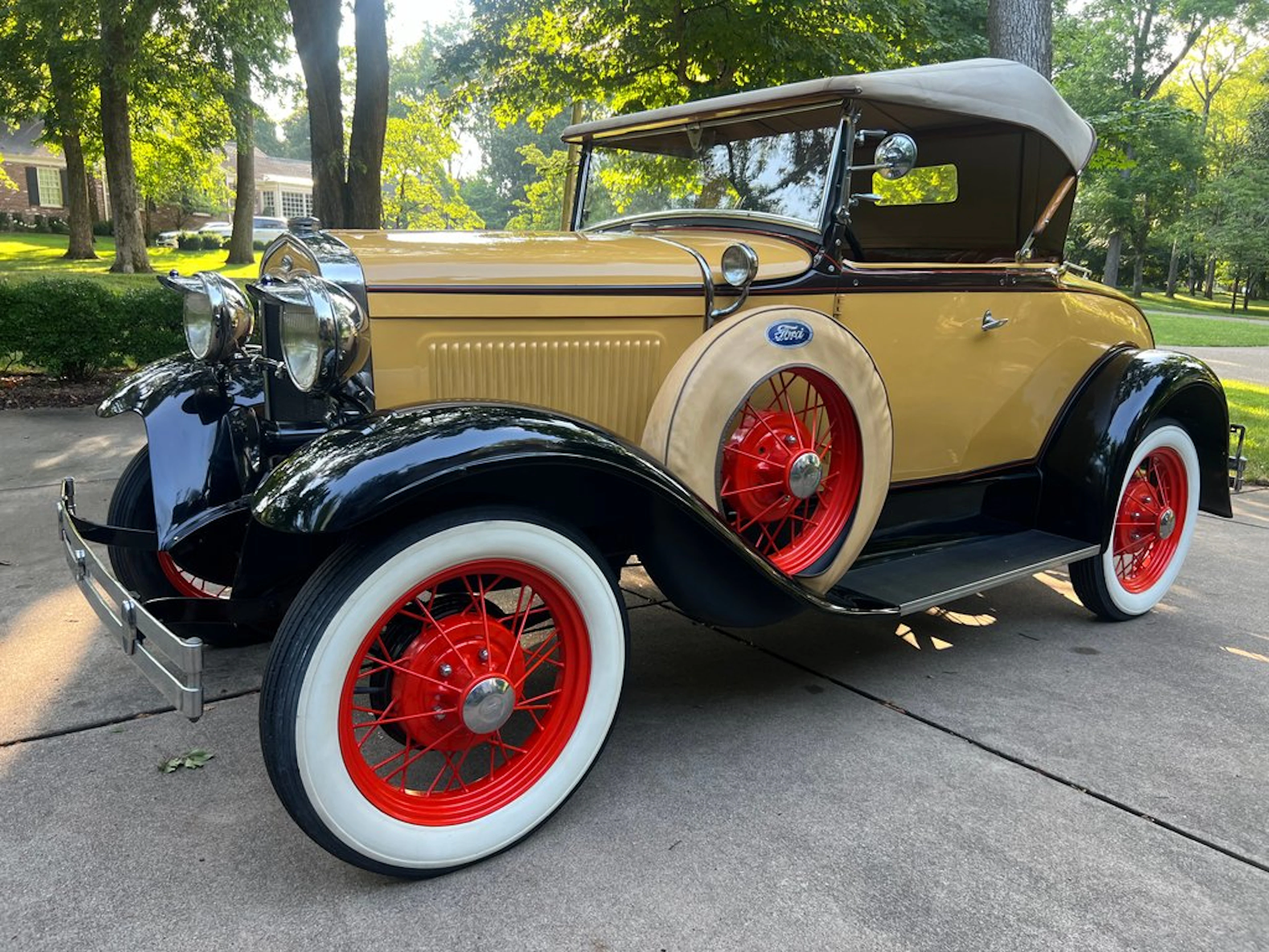 1931 Ford Model A Deluxe Roadster