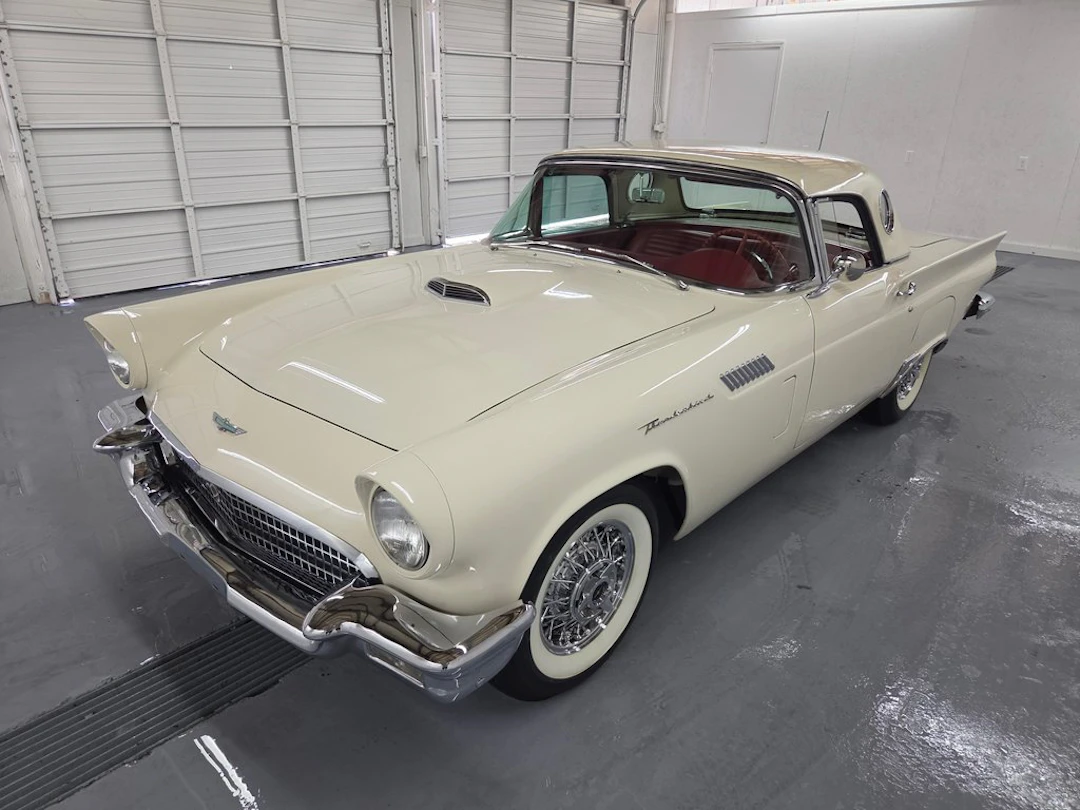1957 Ford Thunderbird