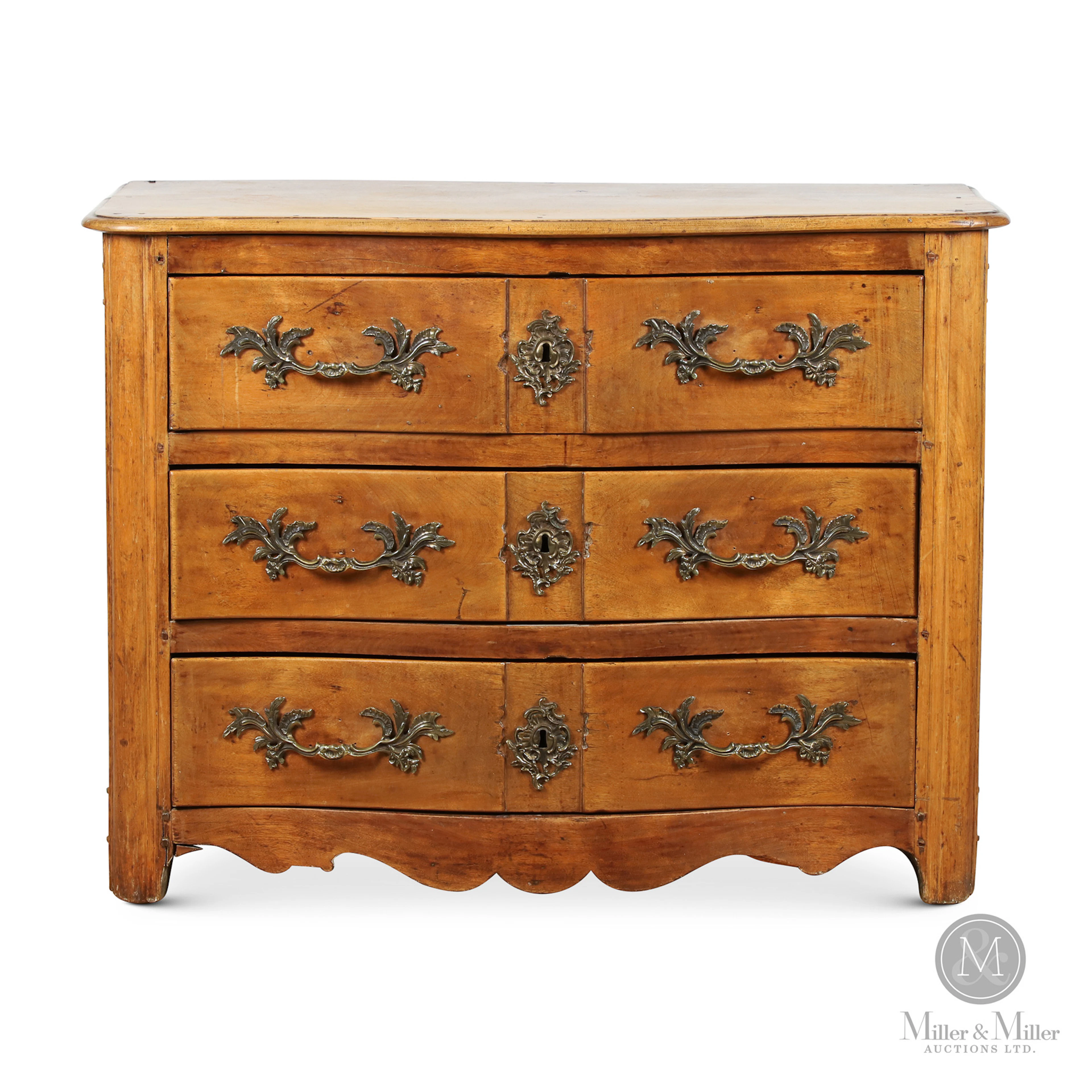 Commode arbalète en mérisier / Louis XIII Birch Chest of Drawers