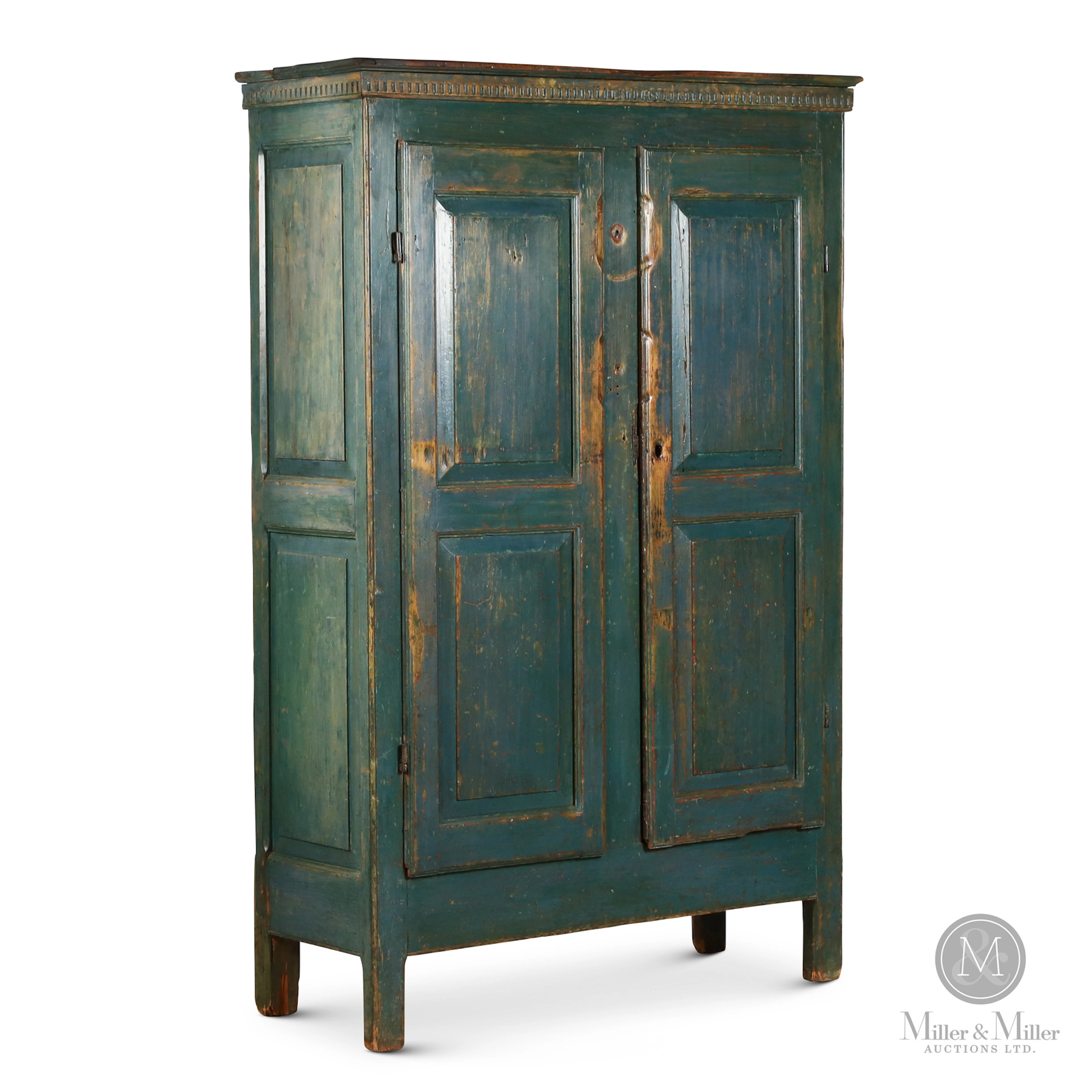 Armoire Bleu - Corniche Sculptée / Blue Armoire With Carved Cornice
