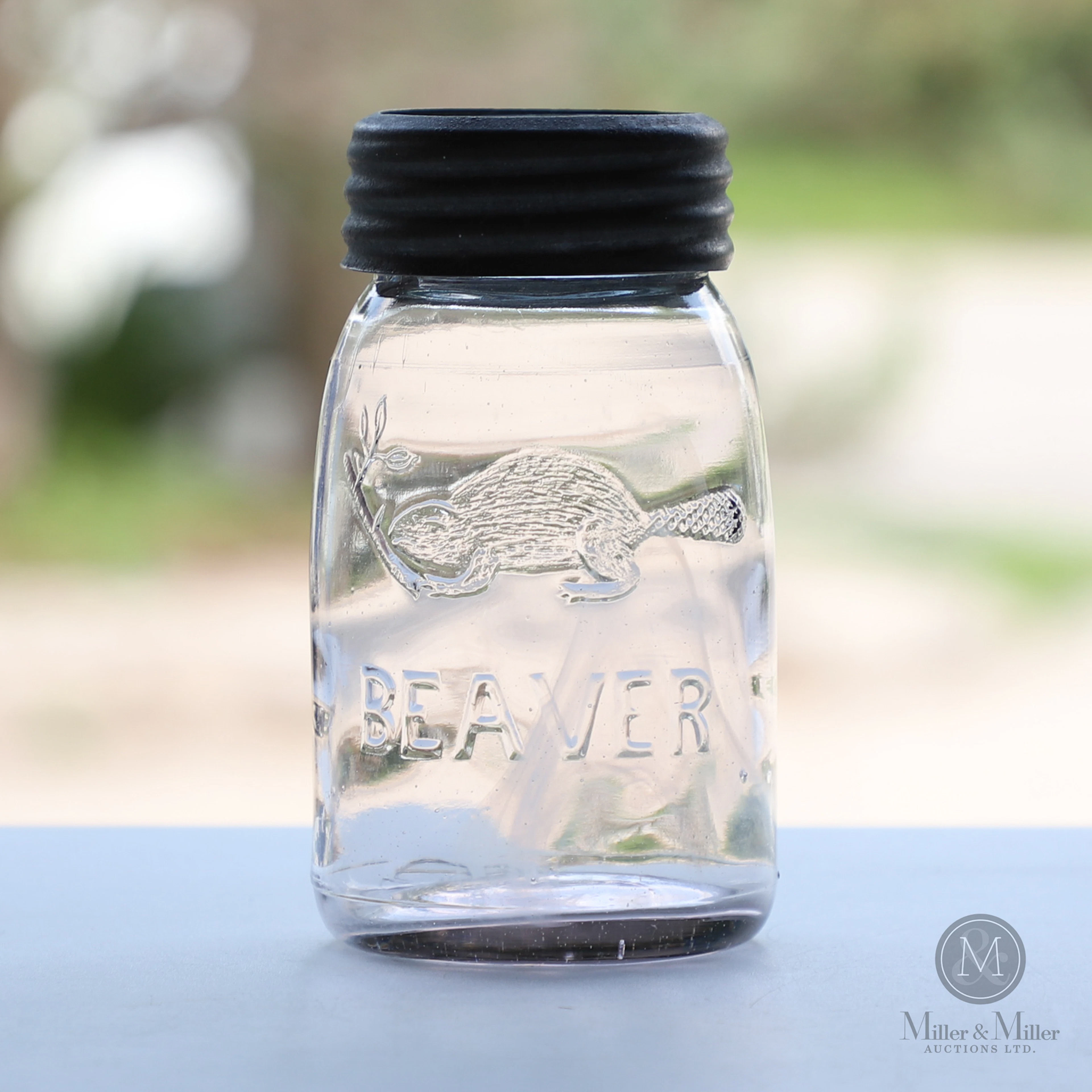 Left-facing Beaver Pint Fruit Jar