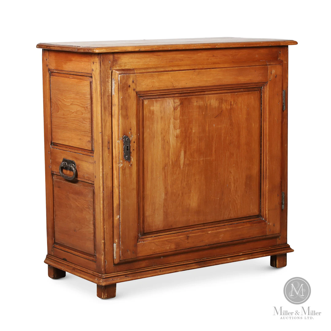 Buffet de Couvent avec Poignées Forgées / Convent Buffet with Forged Handles