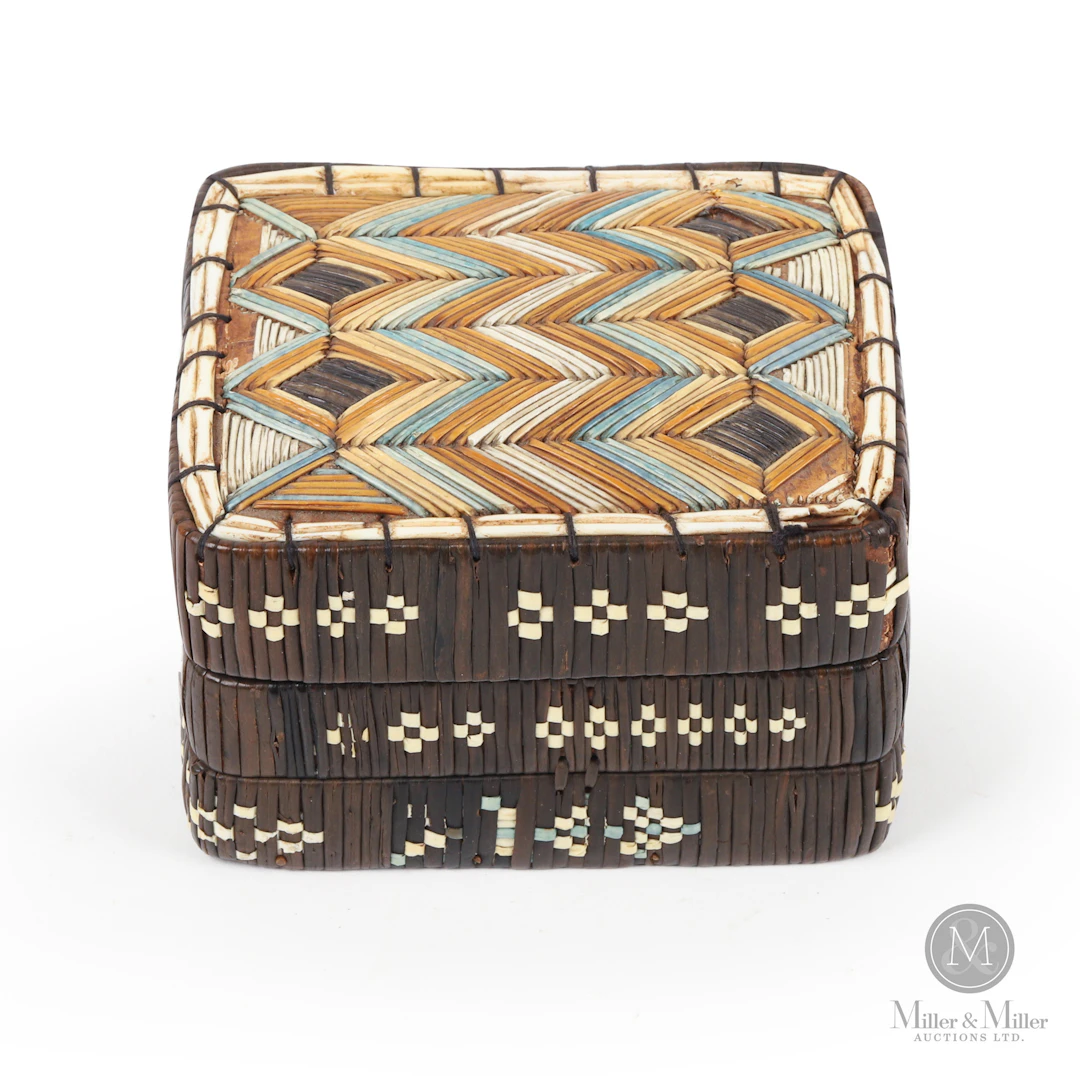 Quill Box With Chevron Top