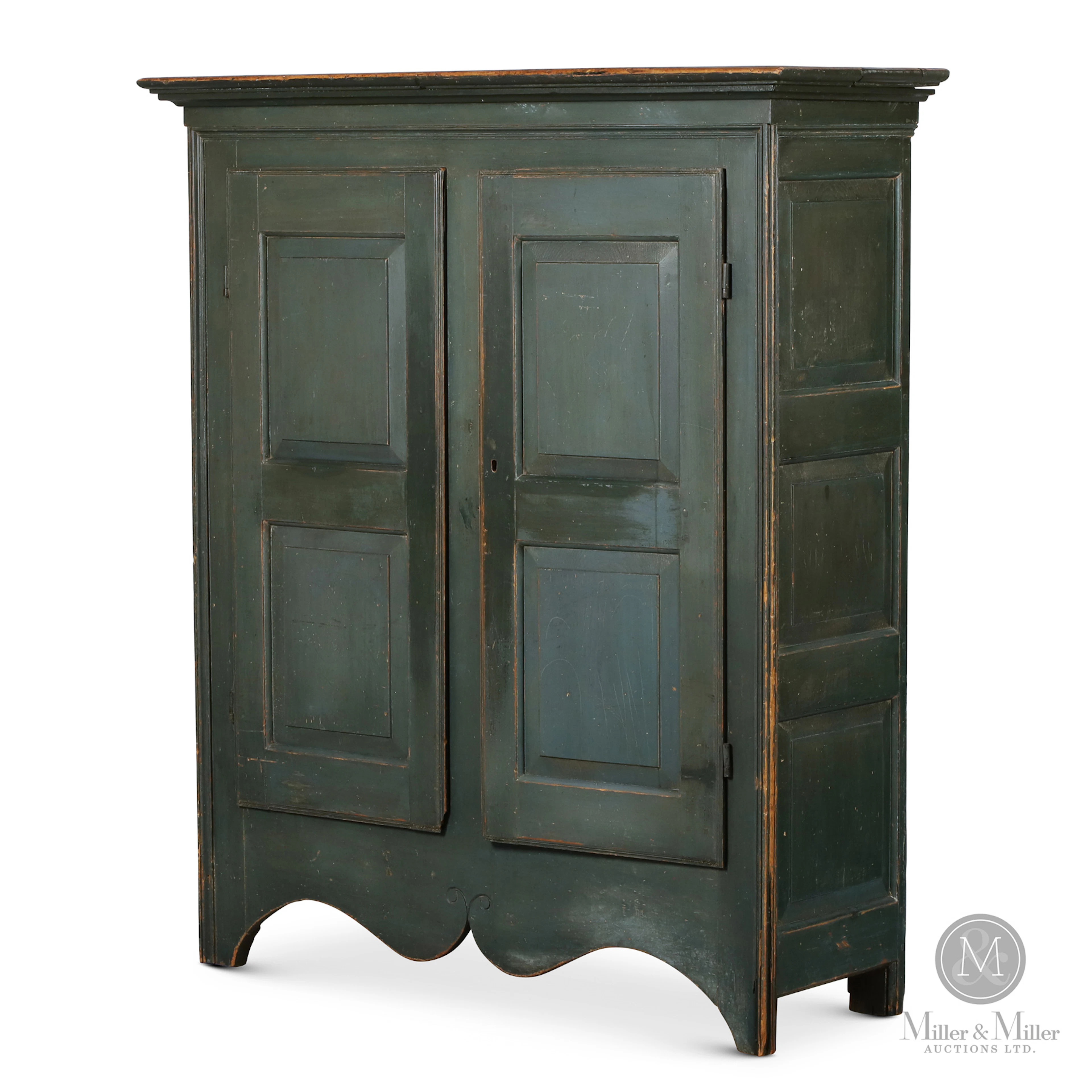 Petite Armoire Base Chantournée / Small Armoire Scalloped Base