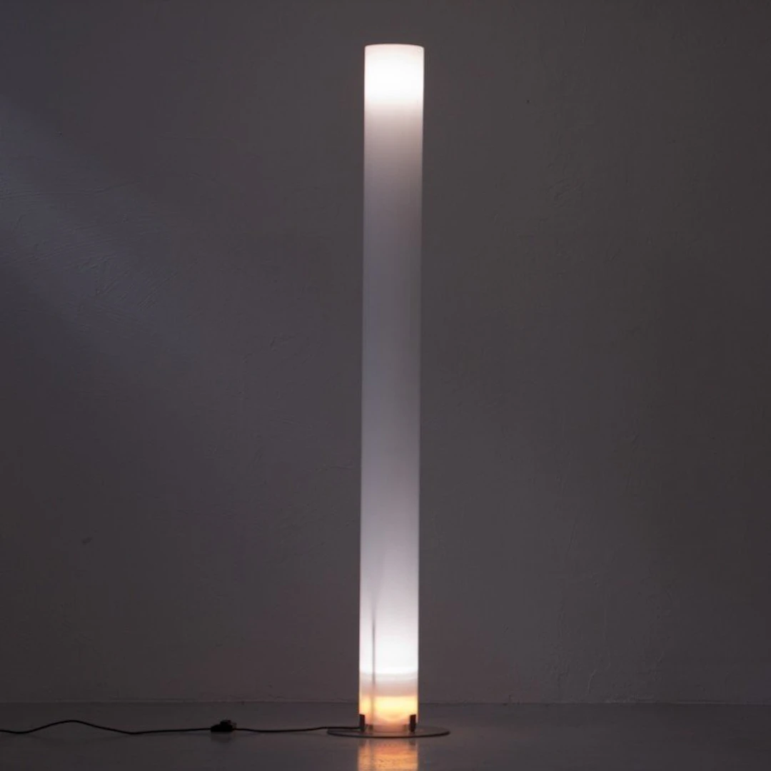 Achille Castiglioni golvlampa Stylos för Flos. 200 cm hög