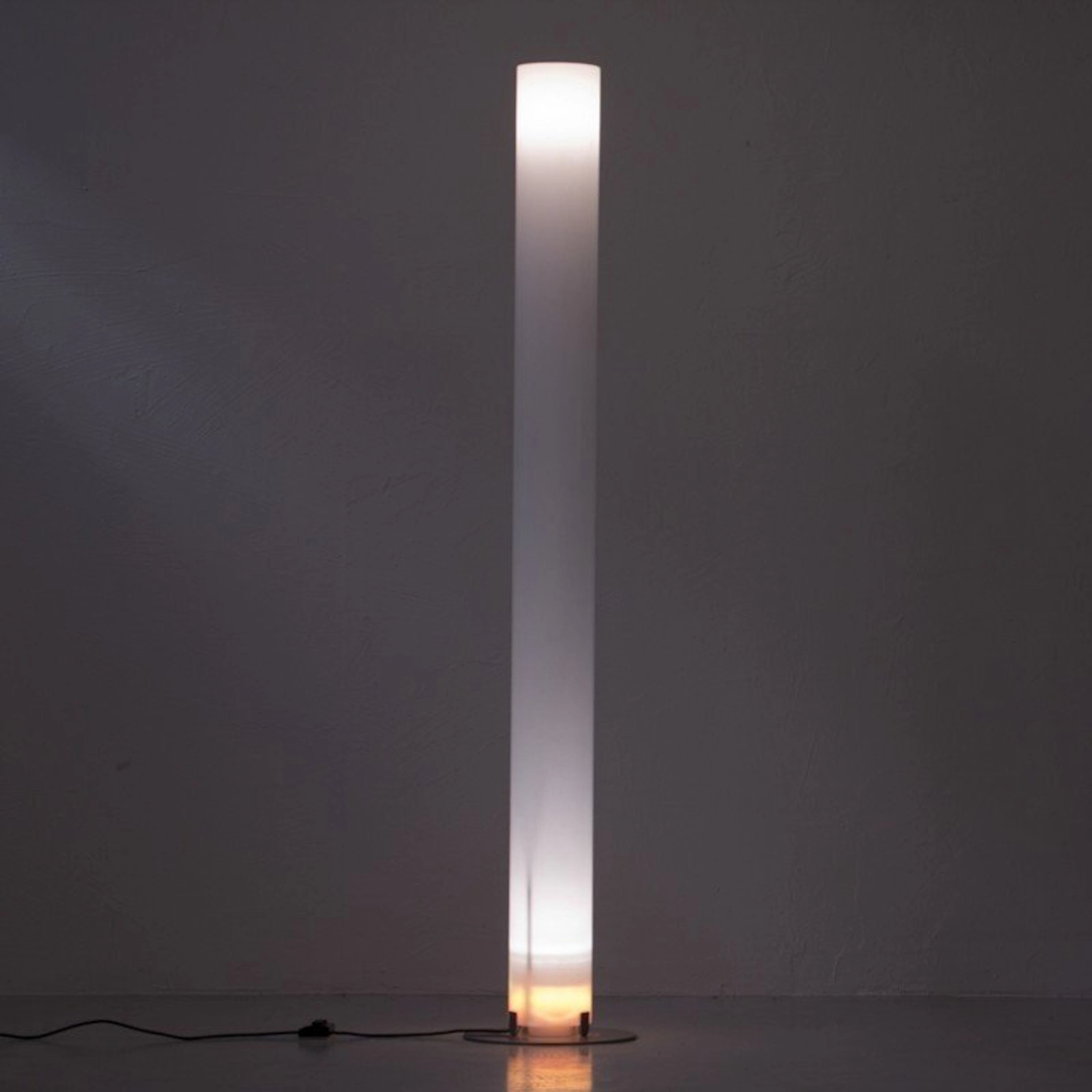 Achille Castiglioni golvlampa Stylos för Flos. 200 cm hög