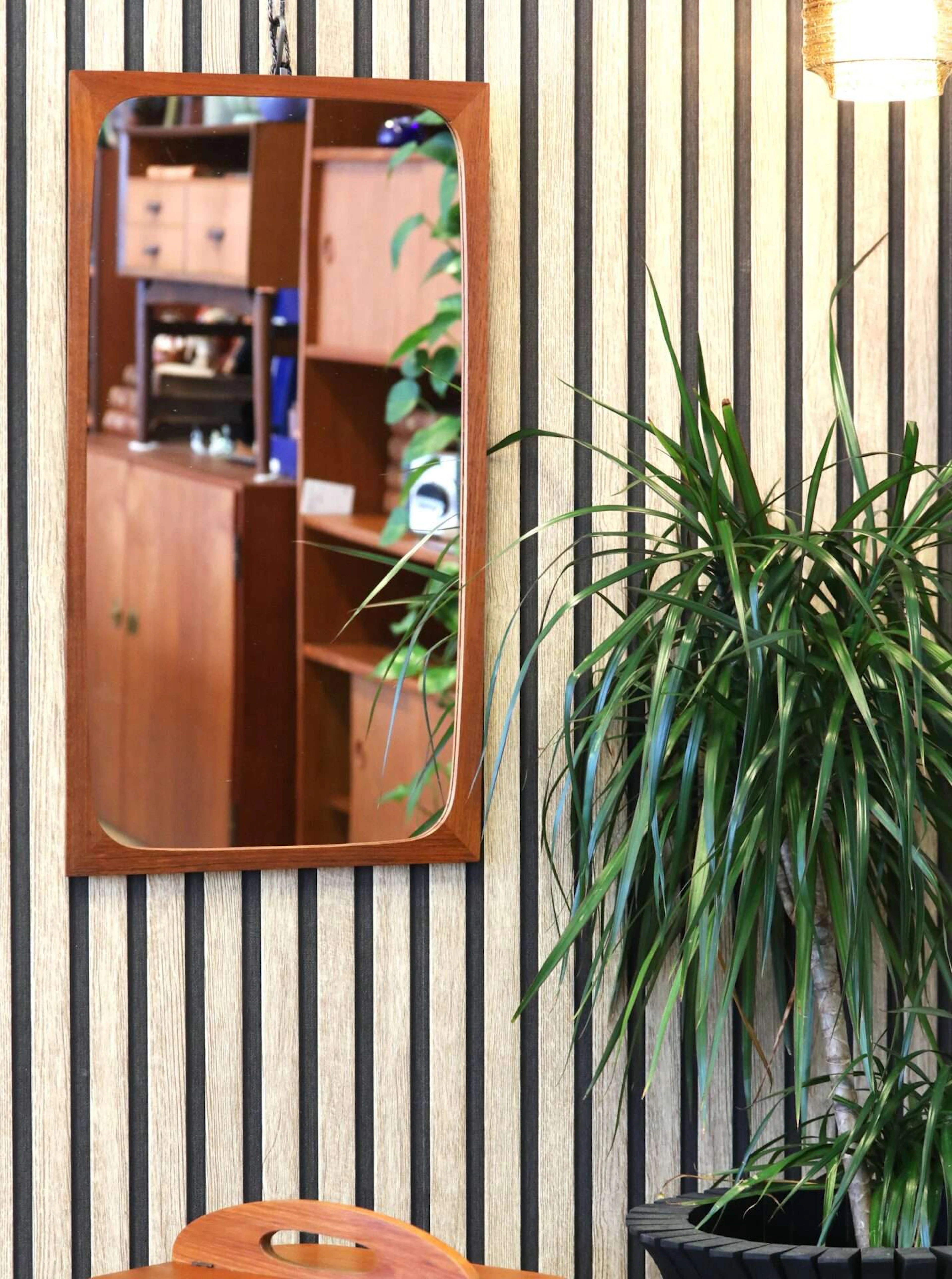 Aarhus glas spegel med ram i teak. 39×70 cm