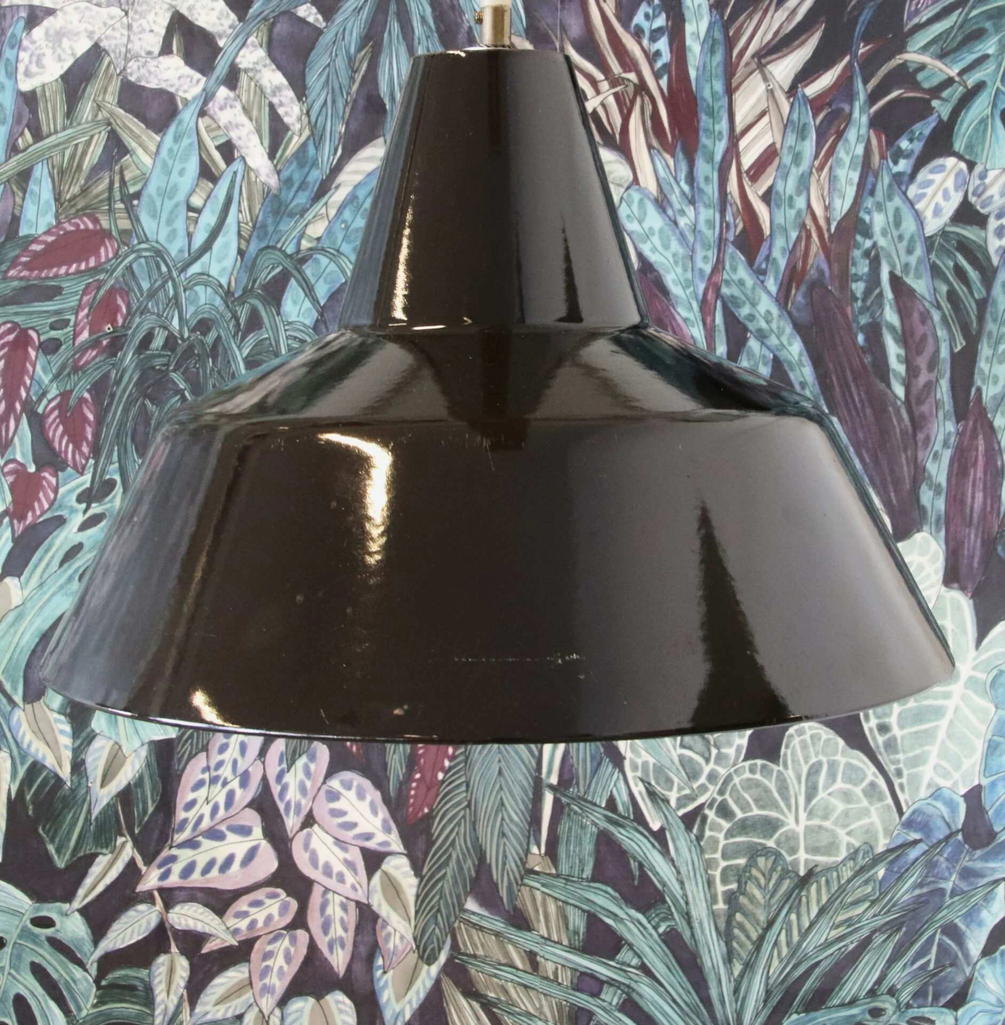 Louis Poulsen verkstadspendel/taklampa i svart emaljerad metall. 40 cm ø