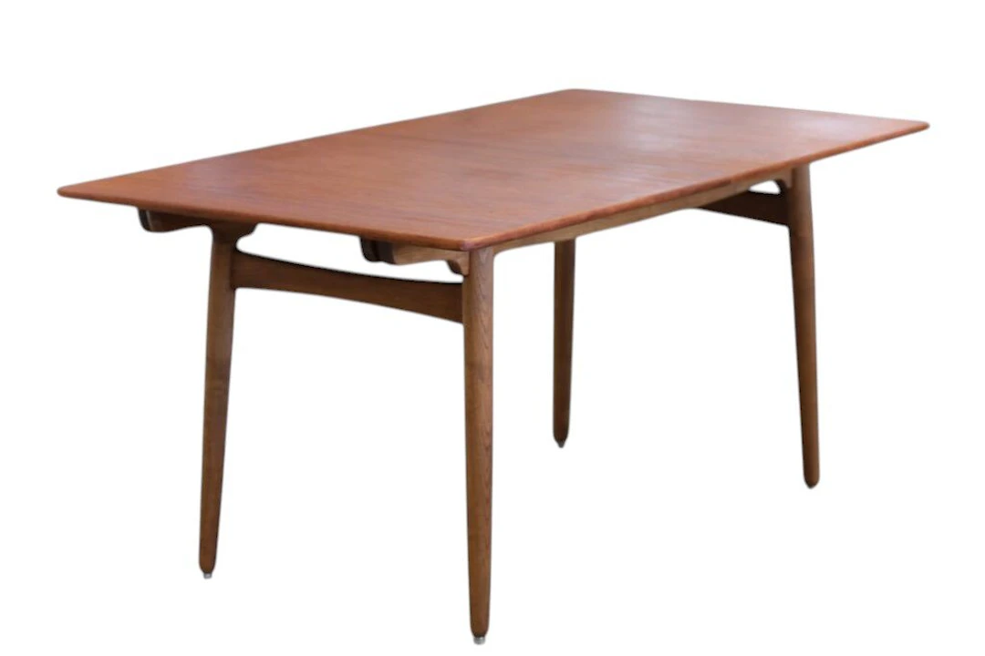 Hans J. Wegner matbord AT310 i teak & ek för Andreas Tuck. 160x86x73+2×40 cm