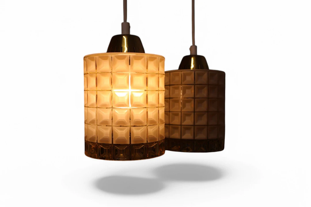 Tak/fönsterlampa i våfflat glas. 15 cm ø