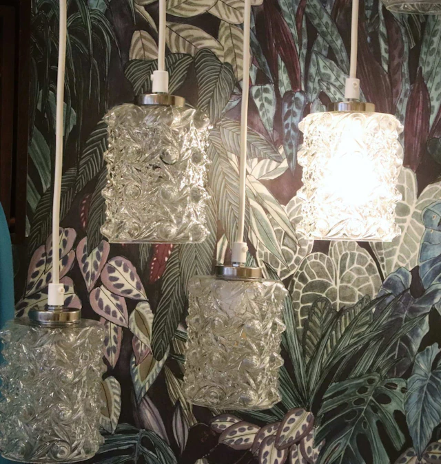 Hängande fönsterlampa med ananasstruktur. 12 cm ø
