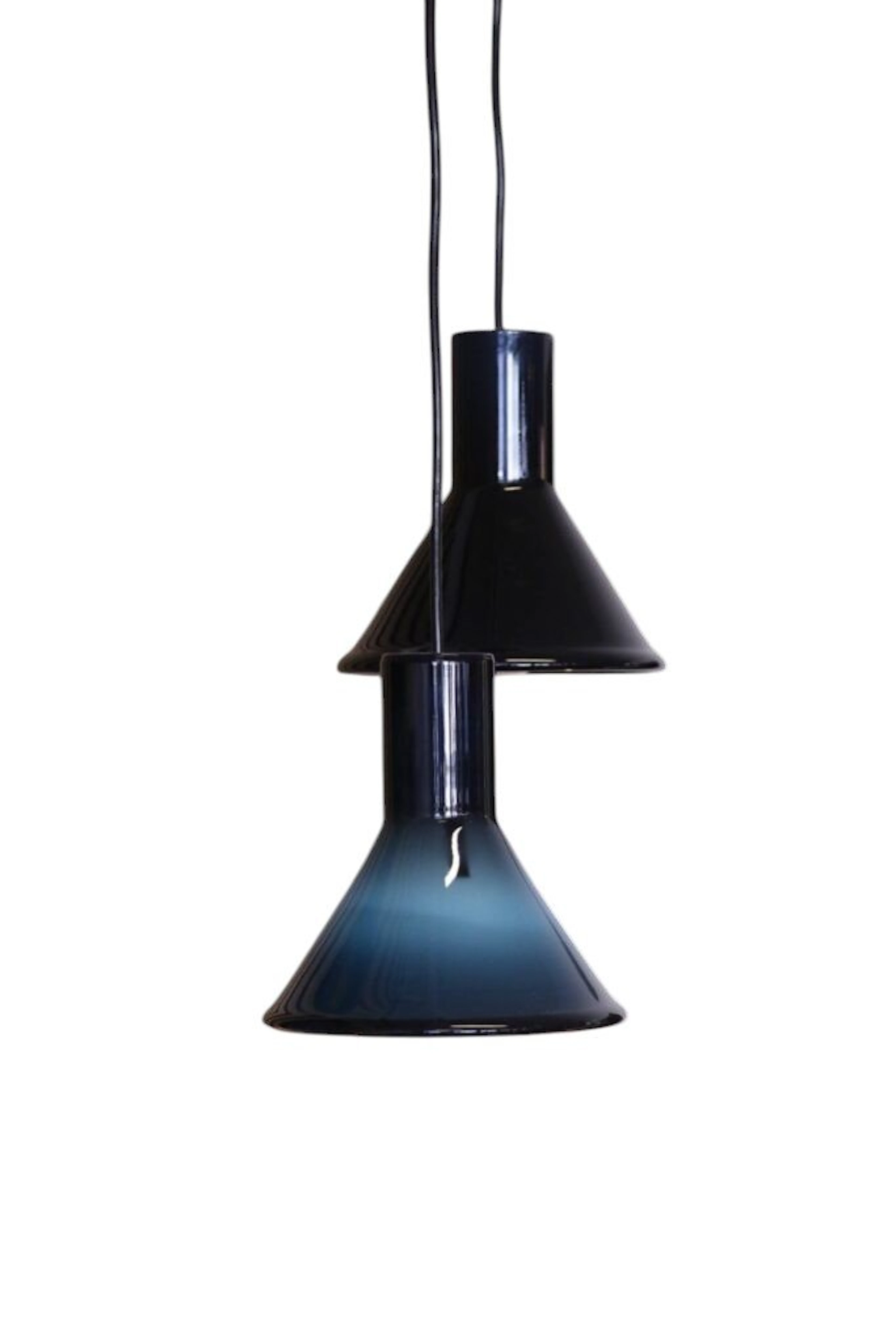 Michael Bang P&T pendellampa i mörkblått glas Holmegaard