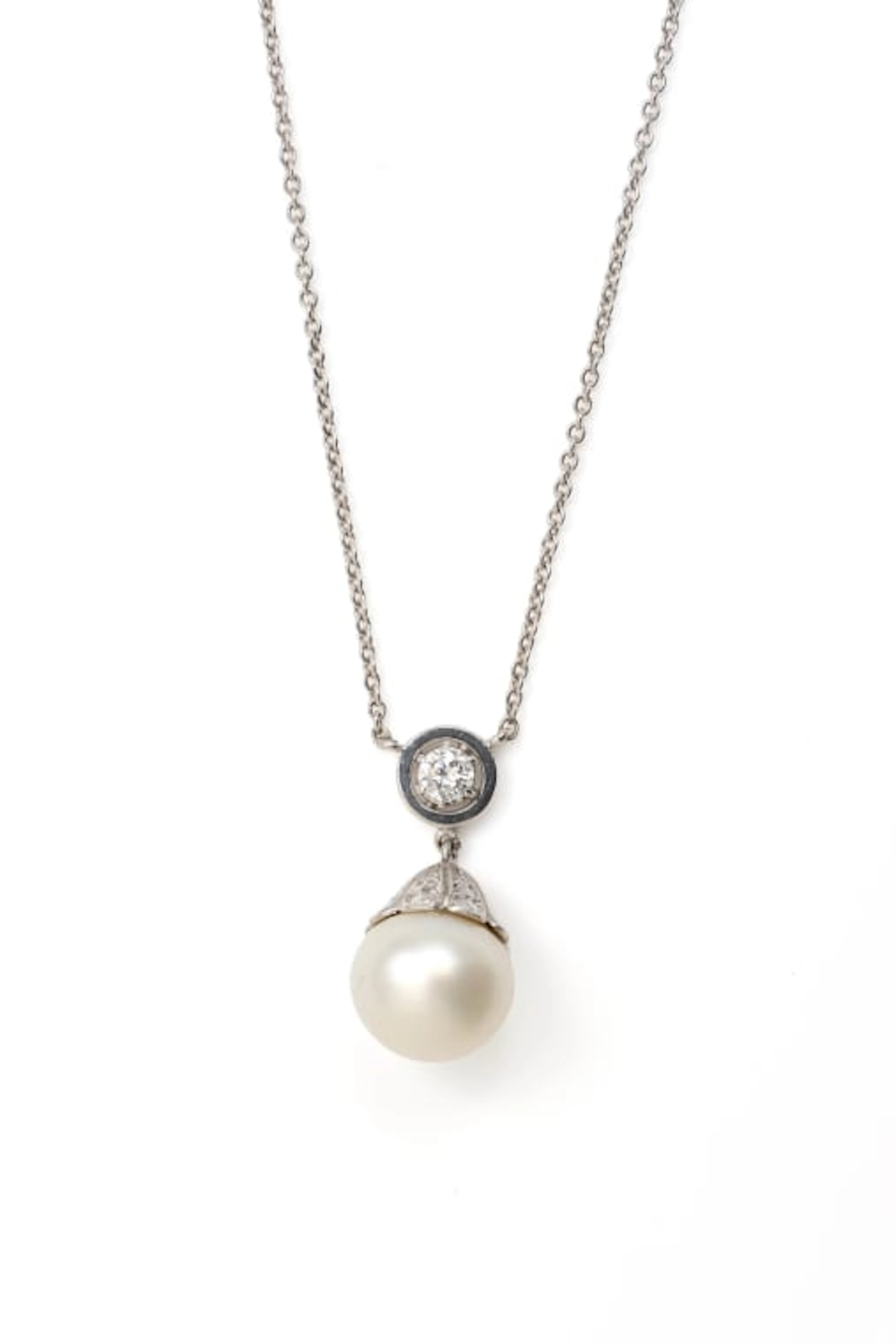 Pearl drop necklace