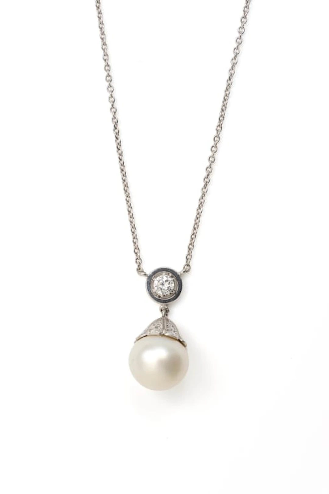 Pearl drop necklace