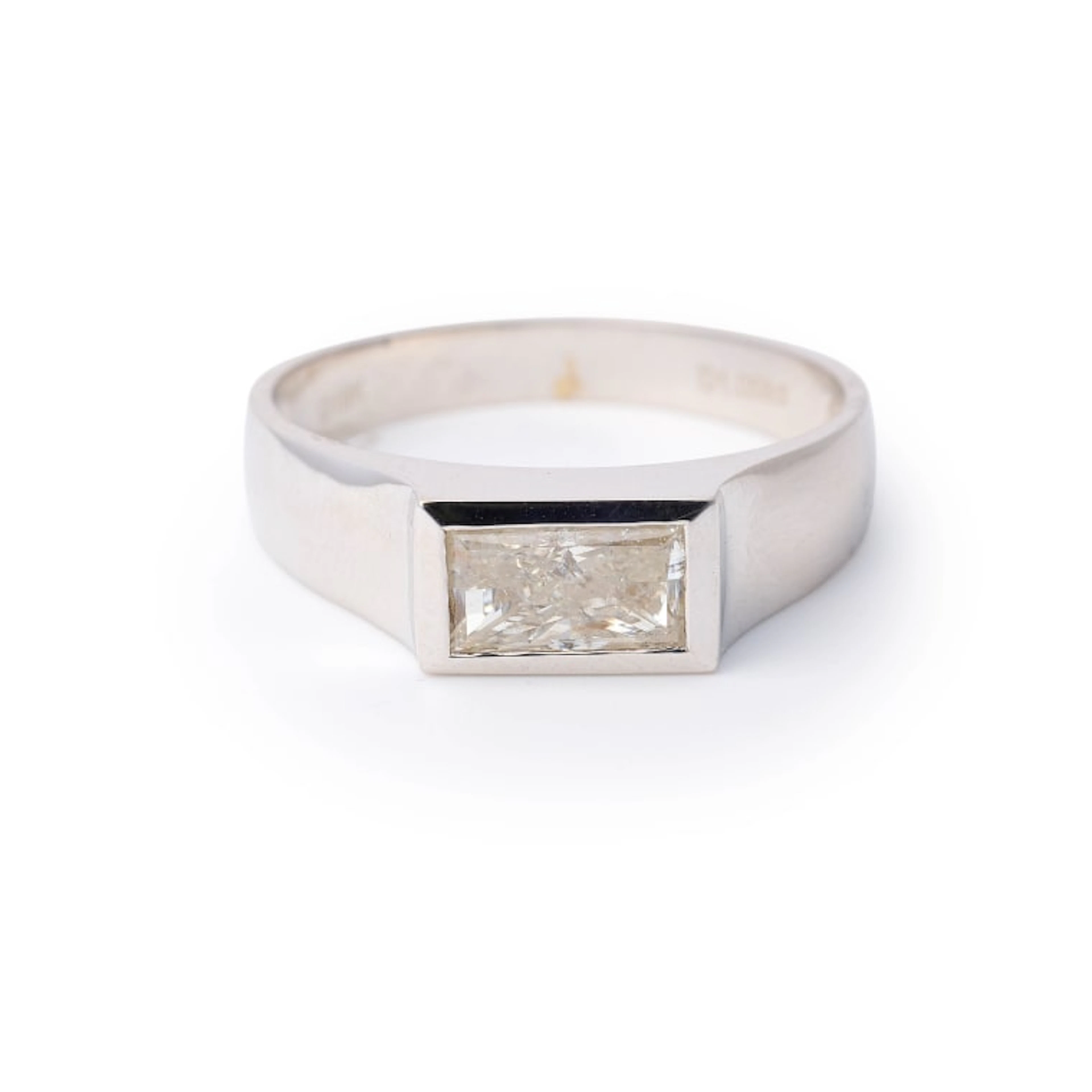 Diamond solitaire ring