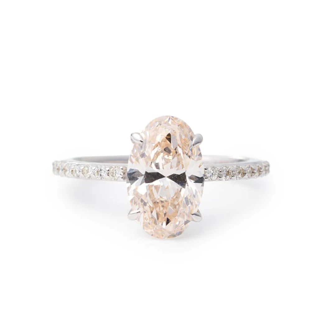 Oval diamond ring