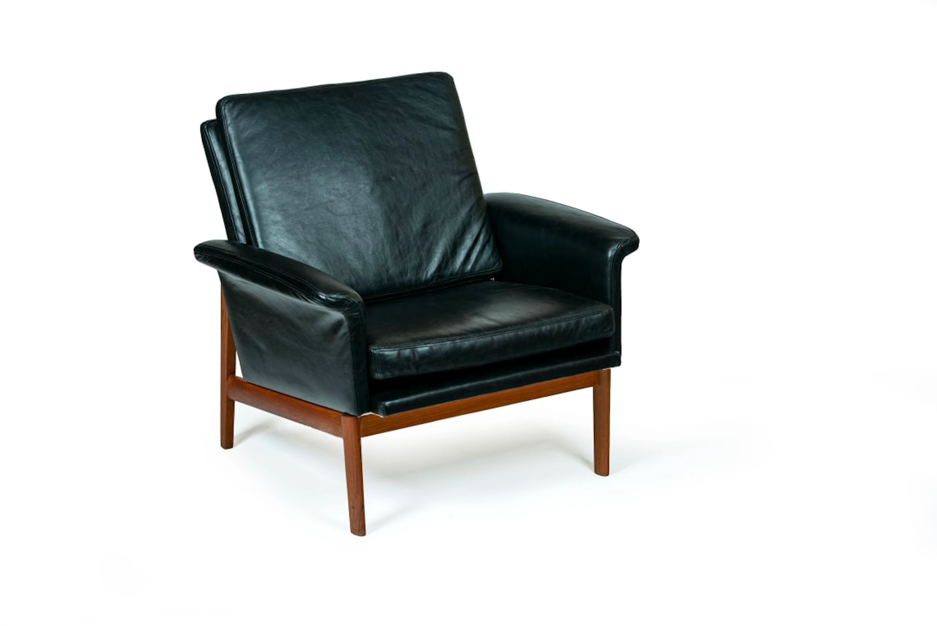 Finn Juhl; 'Jupiter 218' leather upholstered lounge chair for France