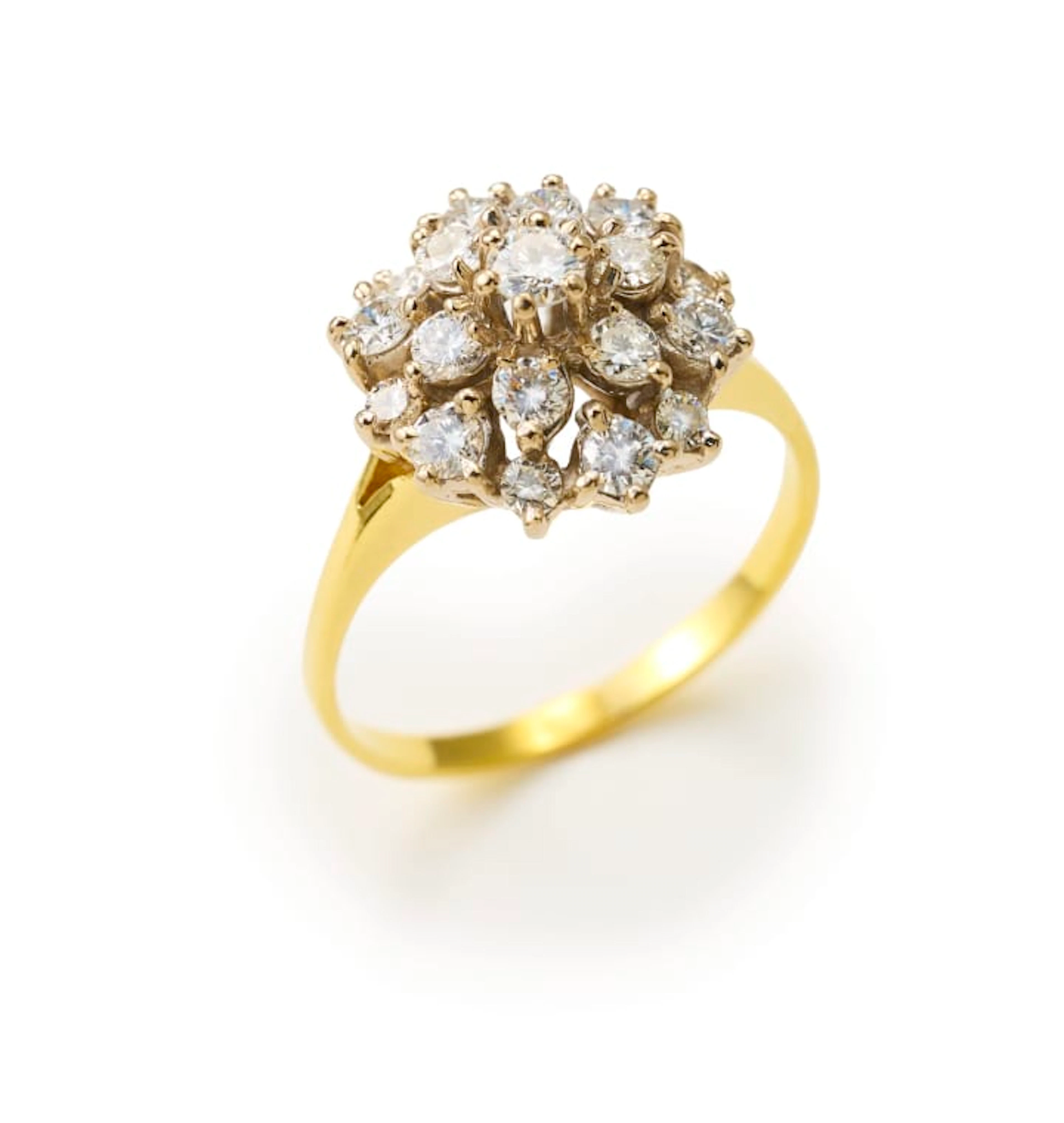 Tiered diamond cluster ring