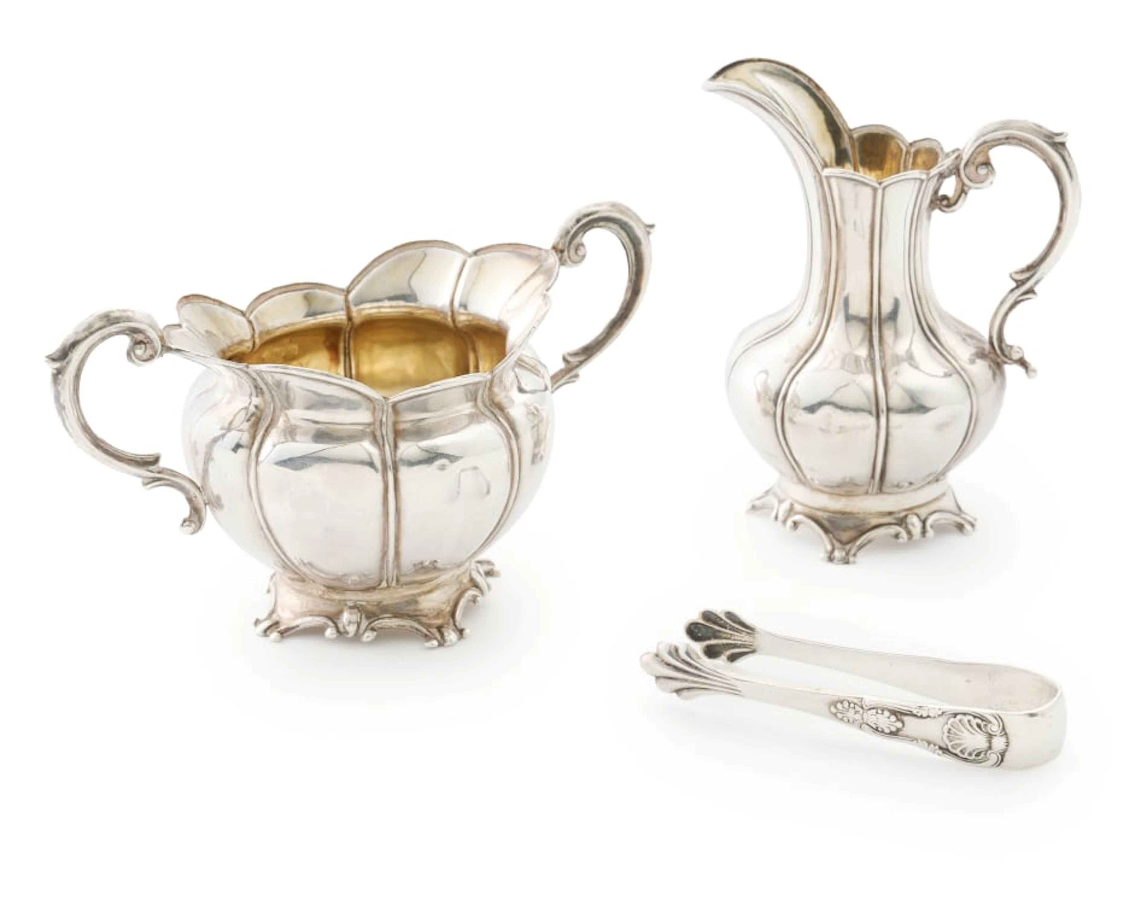 An Edward VII silver two-handled sugar bowl and milk jug, Henry Williamson