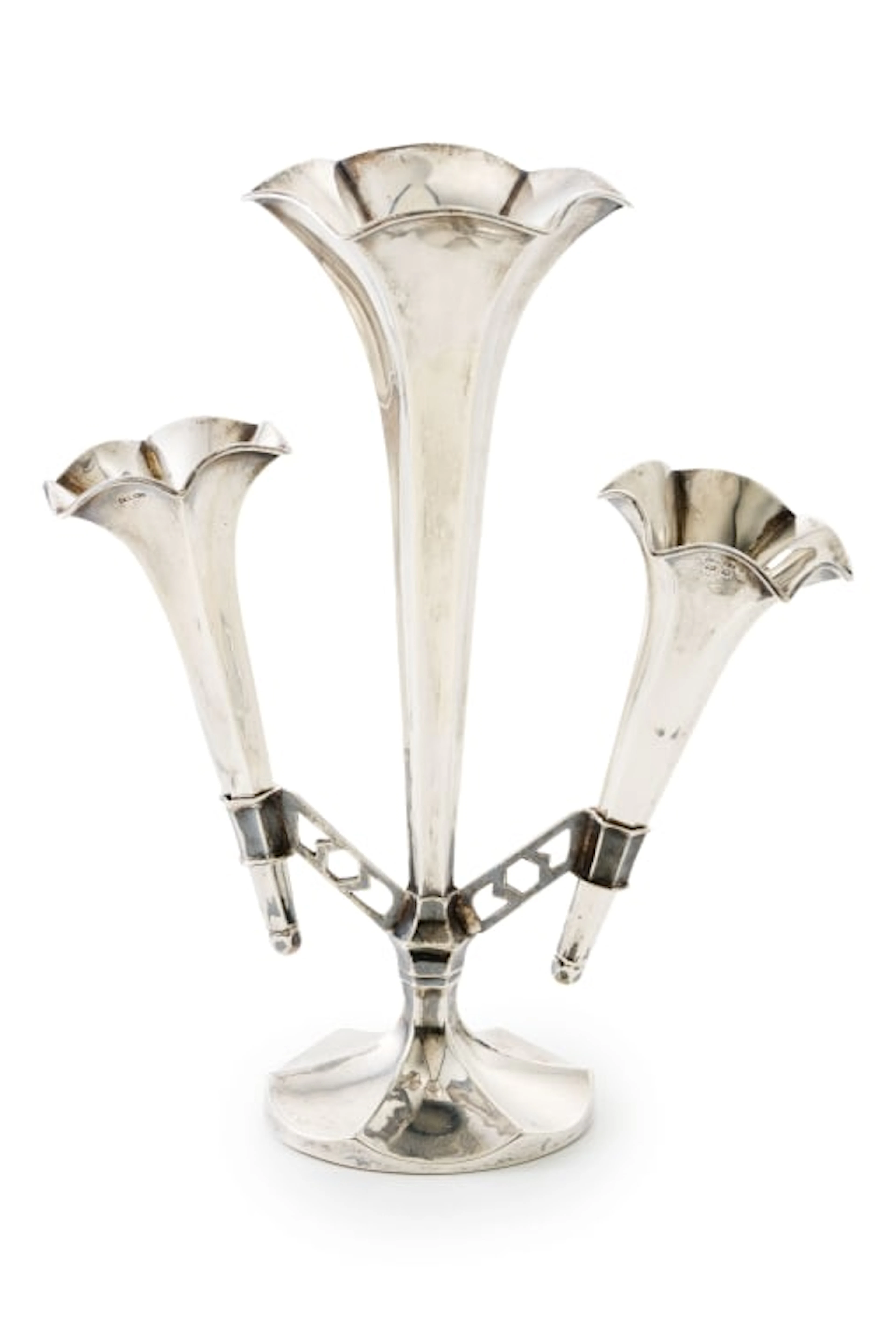 A George V silver vase stand, Cornelius Desormeaux Saunders & James