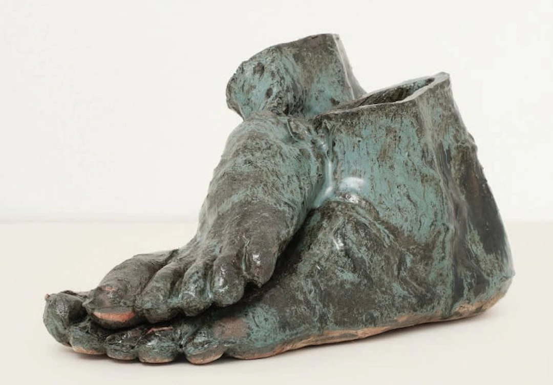 Luis M. S. Santos; 2 Wrong Feet