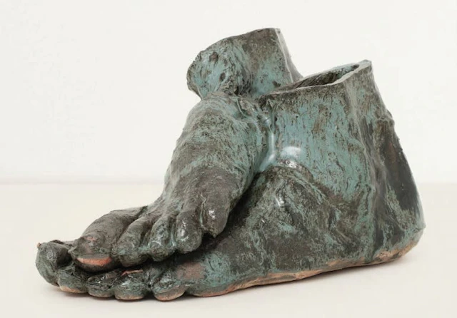 Luis M. S. Santos; 2 Wrong Feet