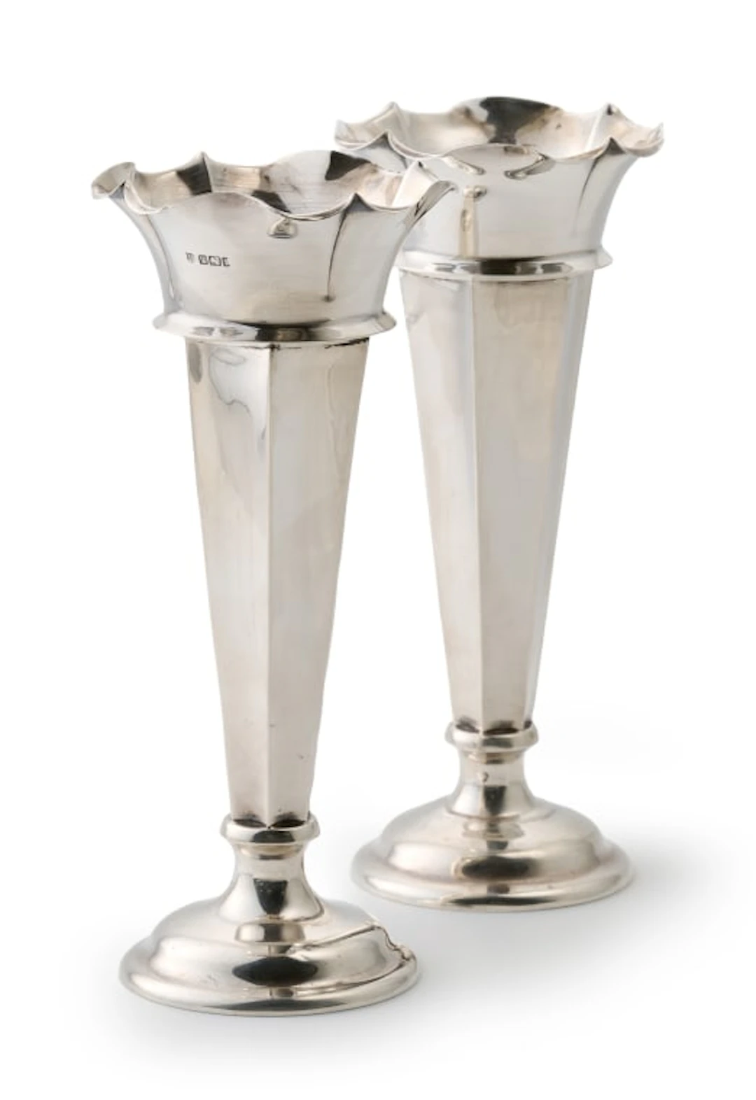 A pair of Edward VII silver vases, Thomas Bradbury & Sons Ltd, Sheffield, 1903