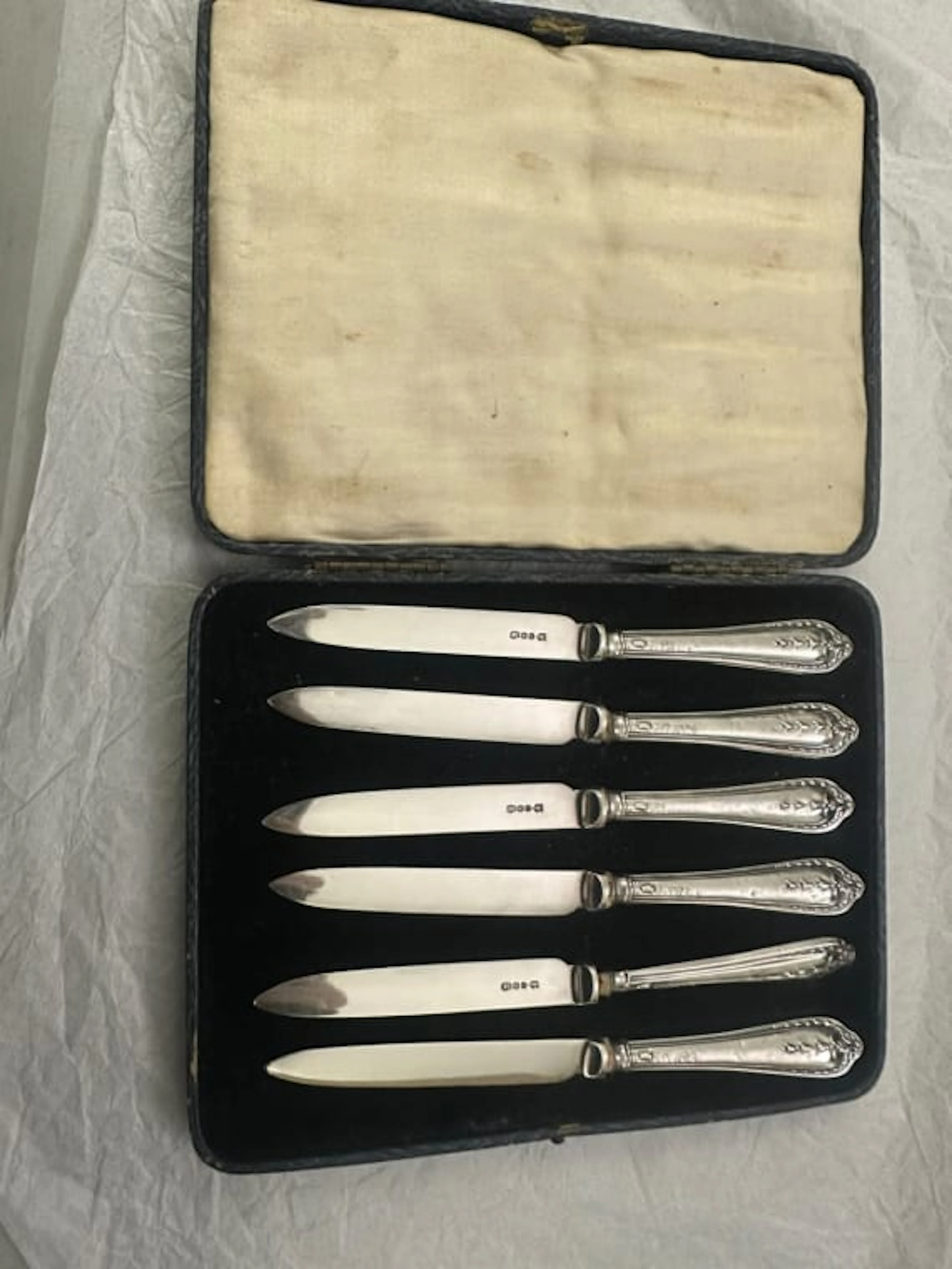 Six George V silver knives, Yates Brothers, Sheffield, 1926