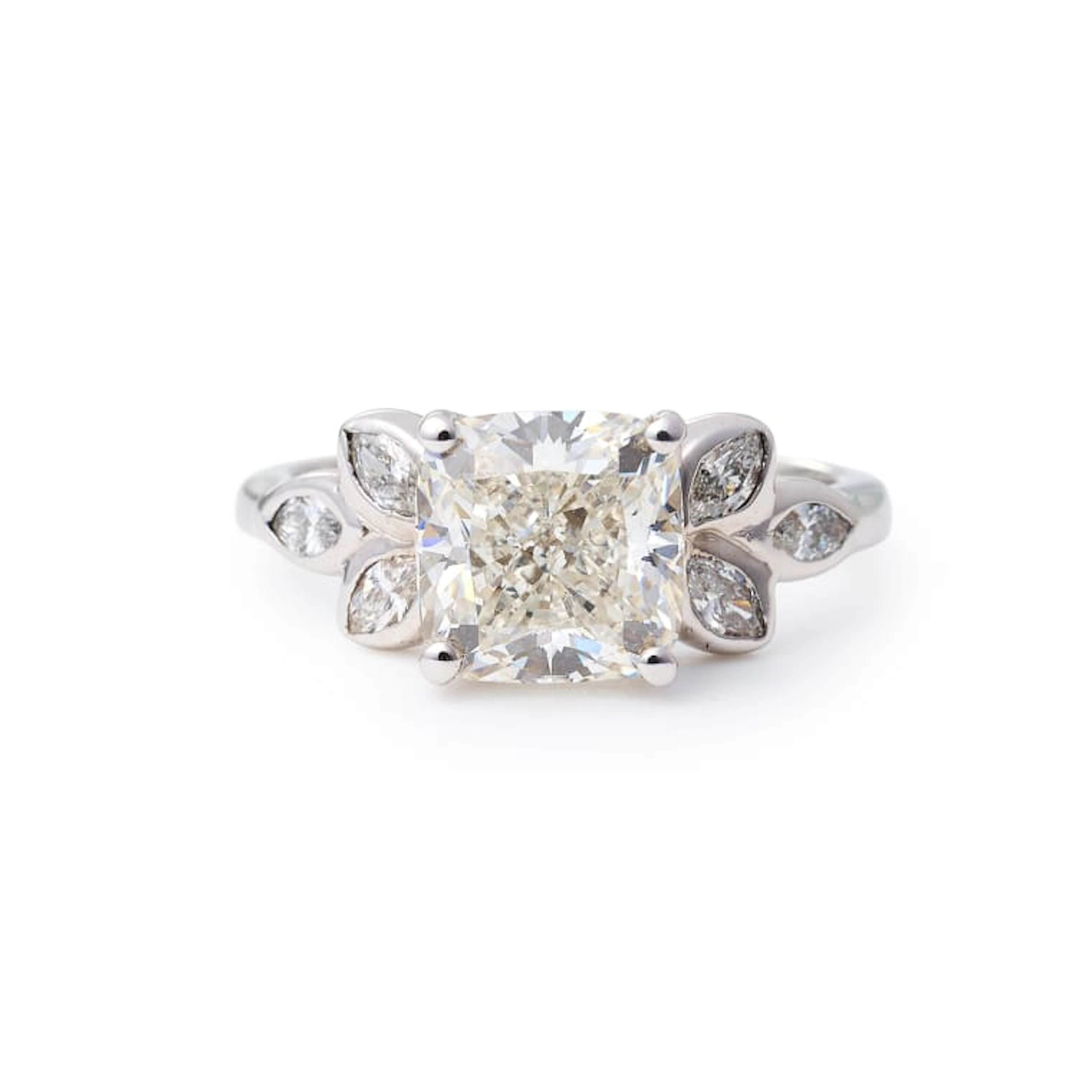 Foliate diamond ring