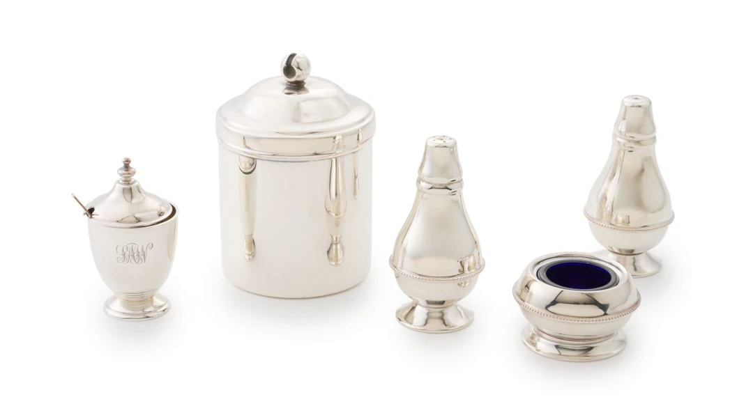 A George VI silver egg cup, Sanders & Mackenzie, Birmingham, 1945