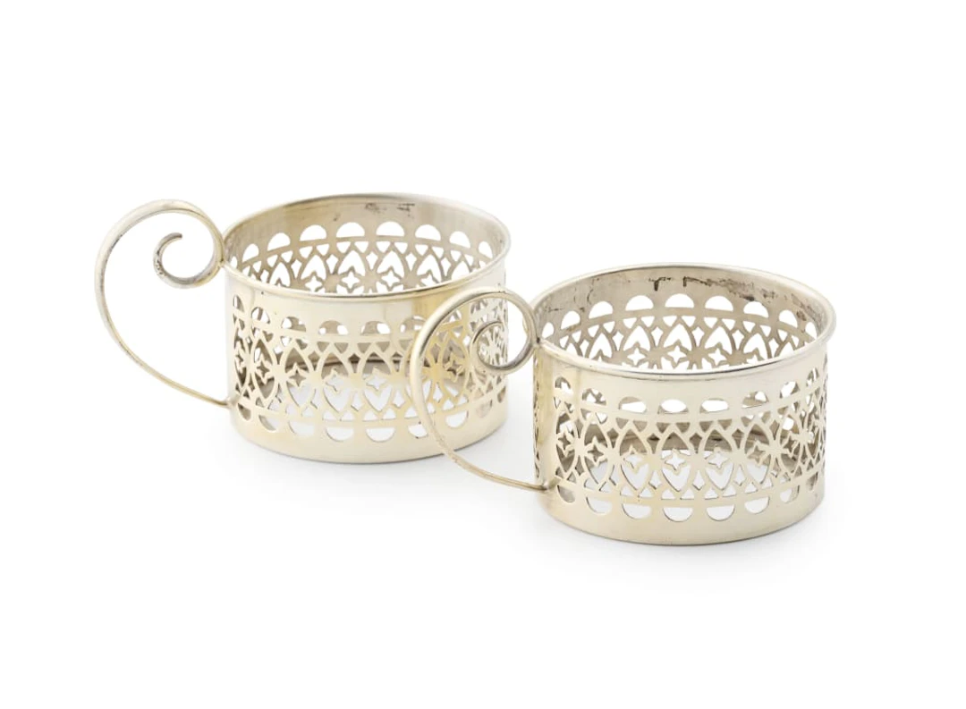 A pair of George V silver glass holders, Walker & Hall, Sheffield, 1922
