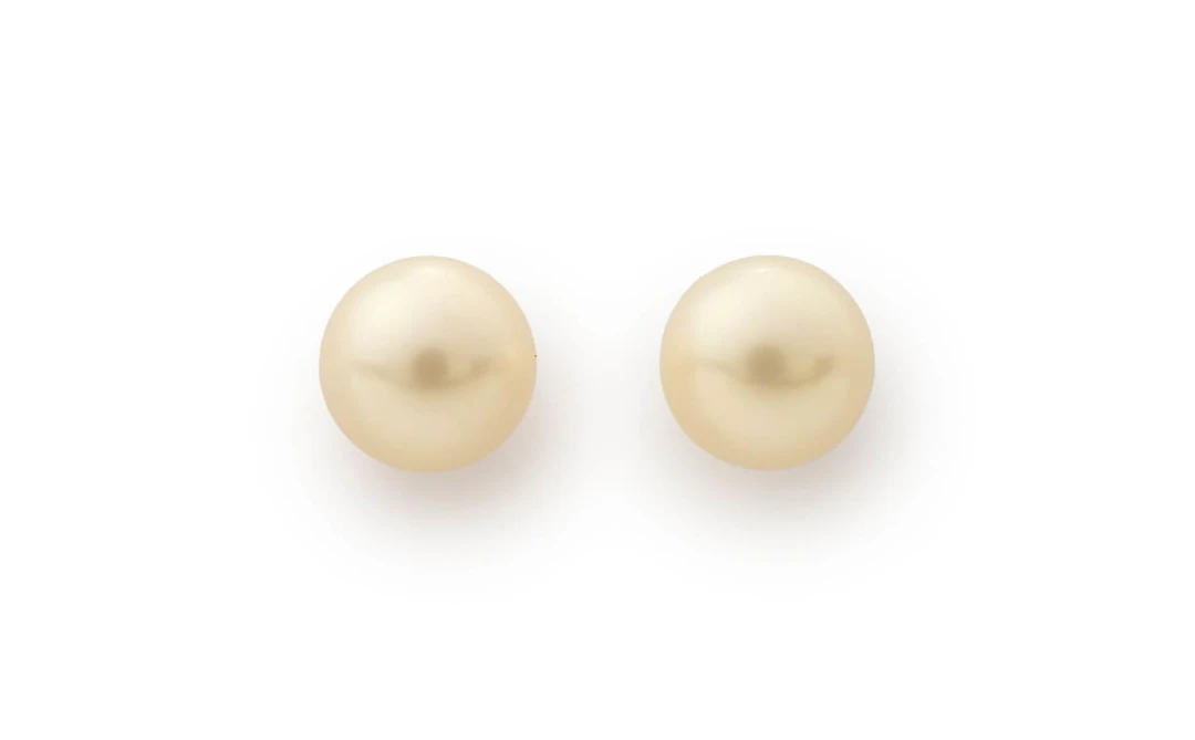 Cultured pearl studs